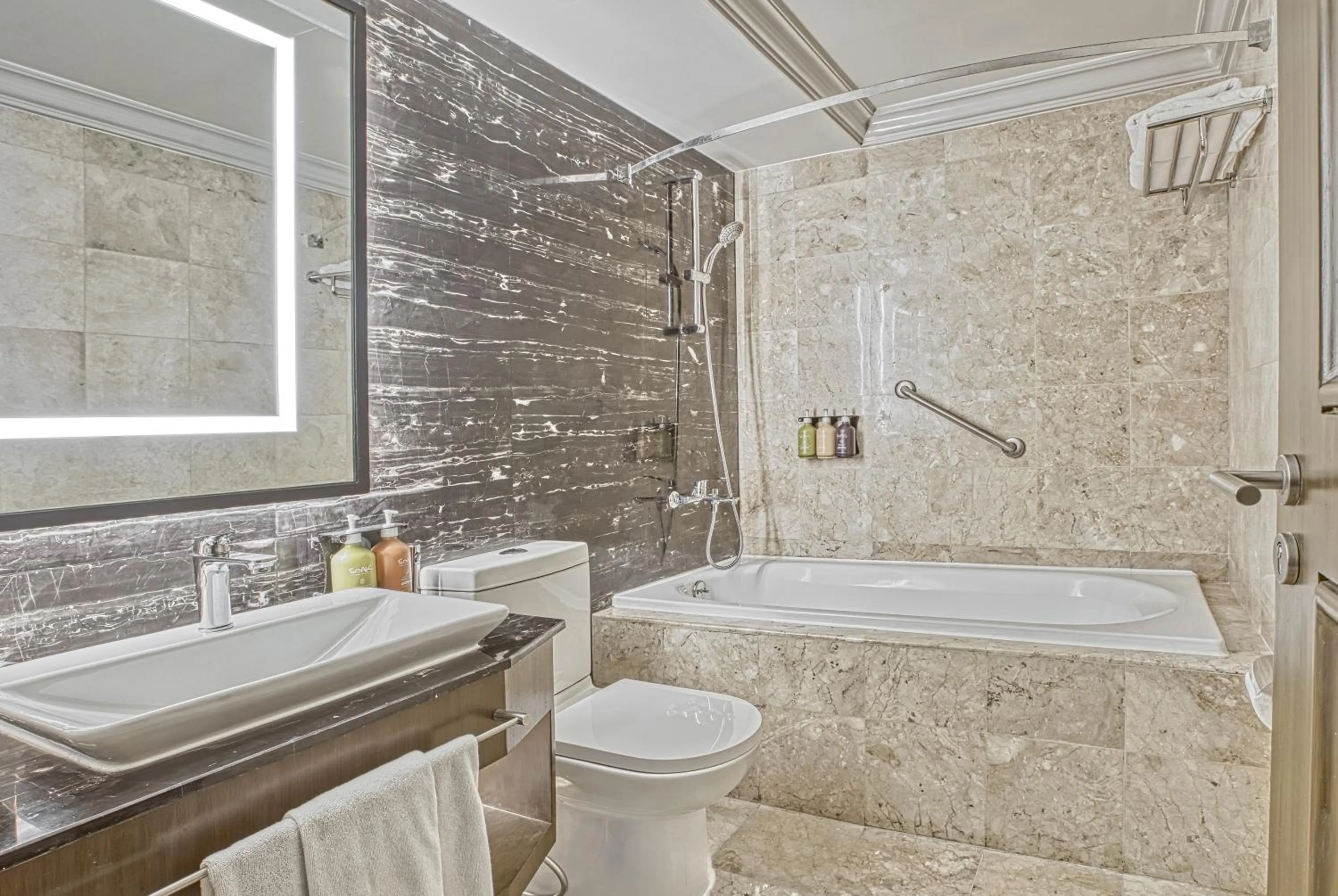 Bathroom in Crowne Plaza Manila Galleria by IHG