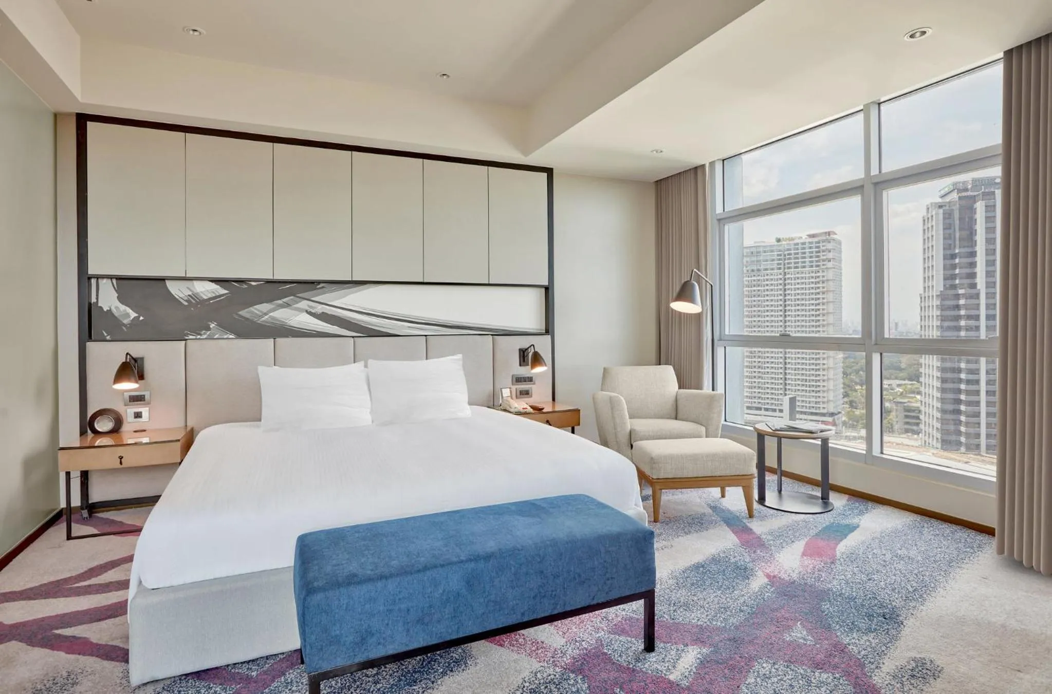 Photo of the whole room, Bed in Crowne Plaza Manila Galleria by IHG