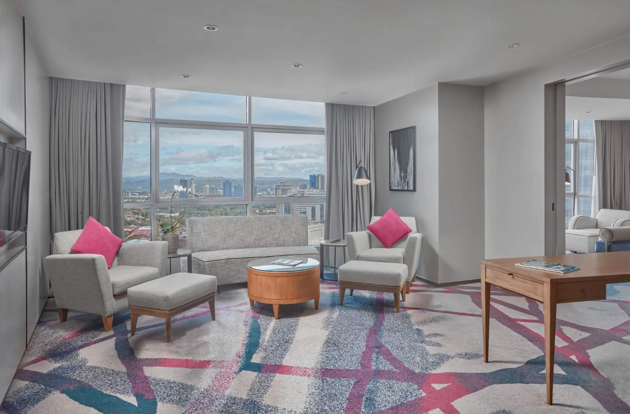 Photo of the whole room in Crowne Plaza Manila Galleria by IHG