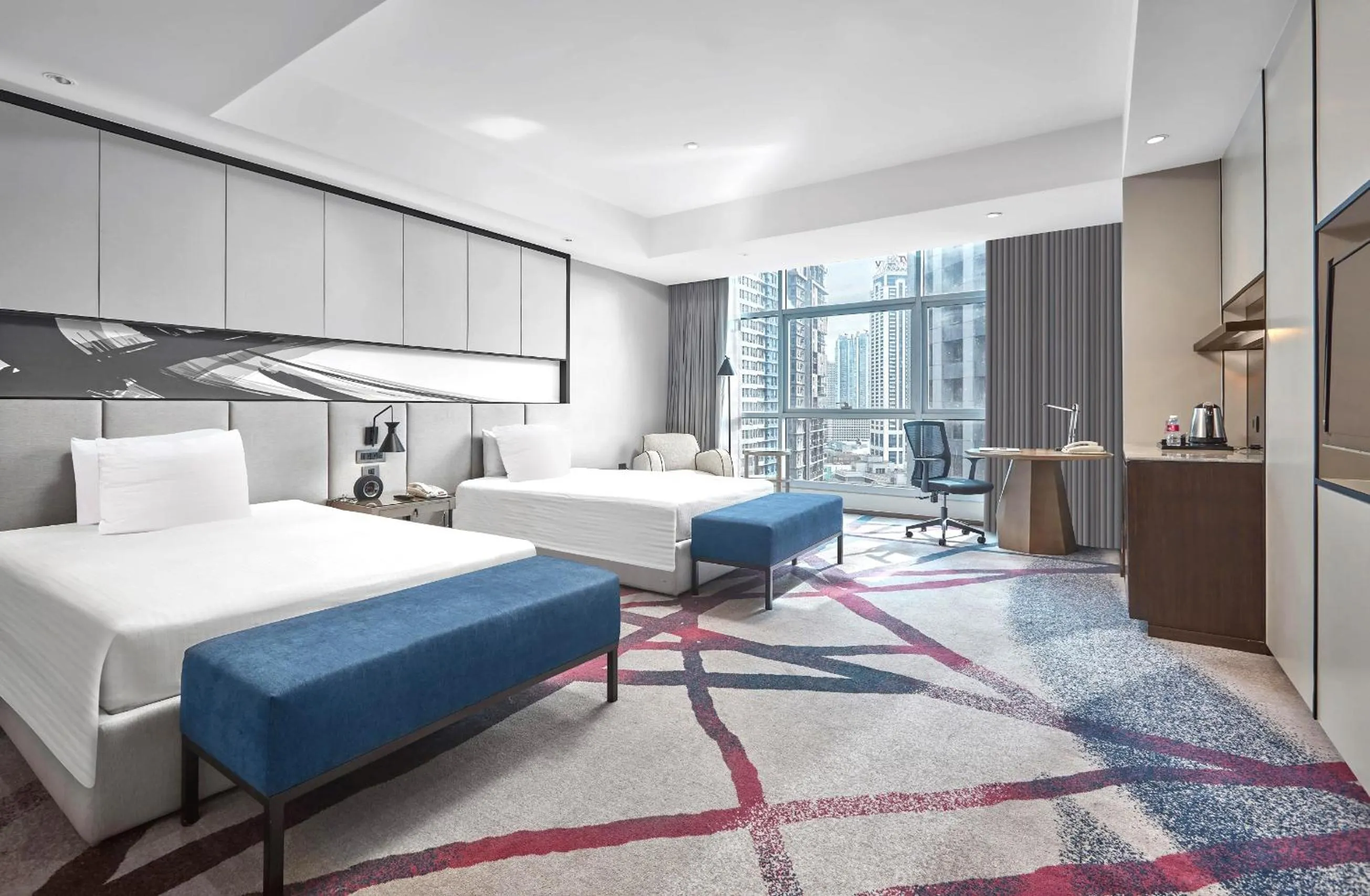 Bedroom, Bed in Crowne Plaza Manila Galleria by IHG