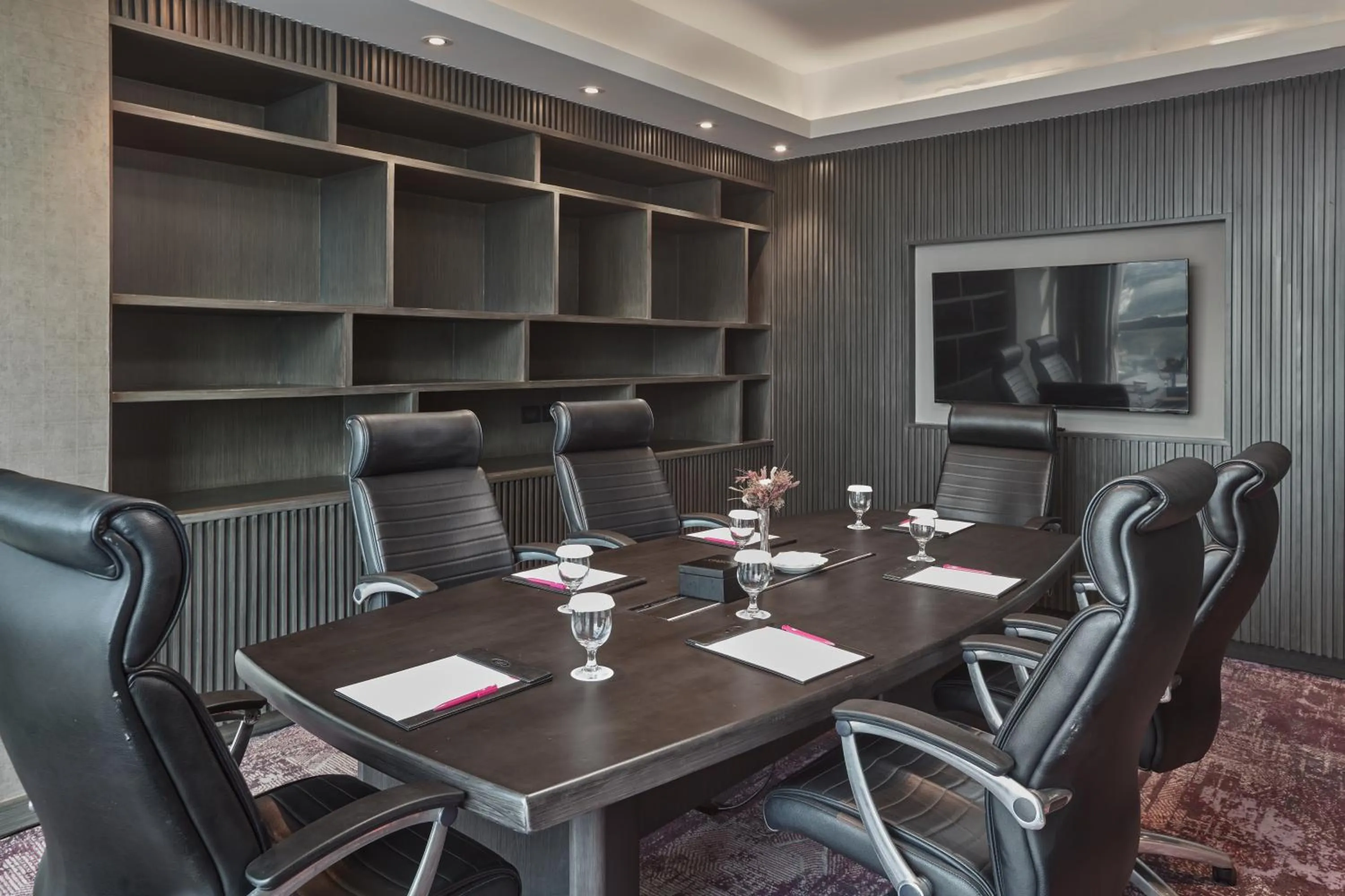 Meeting/conference room in Crowne Plaza Manila Galleria by IHG