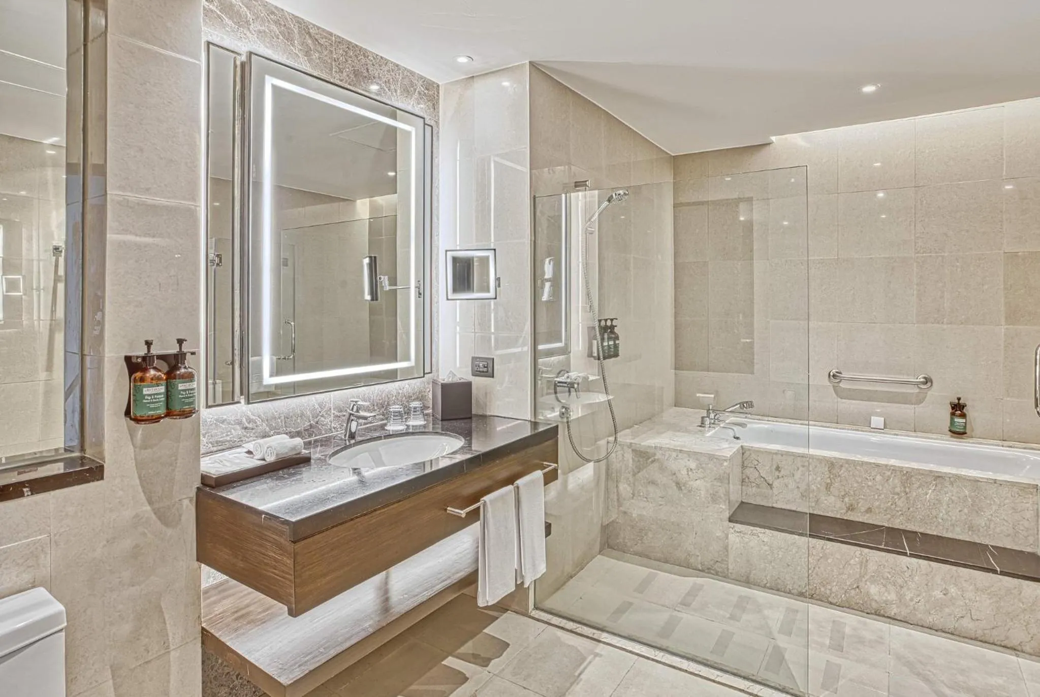 Bathroom in Crowne Plaza Manila Galleria by IHG