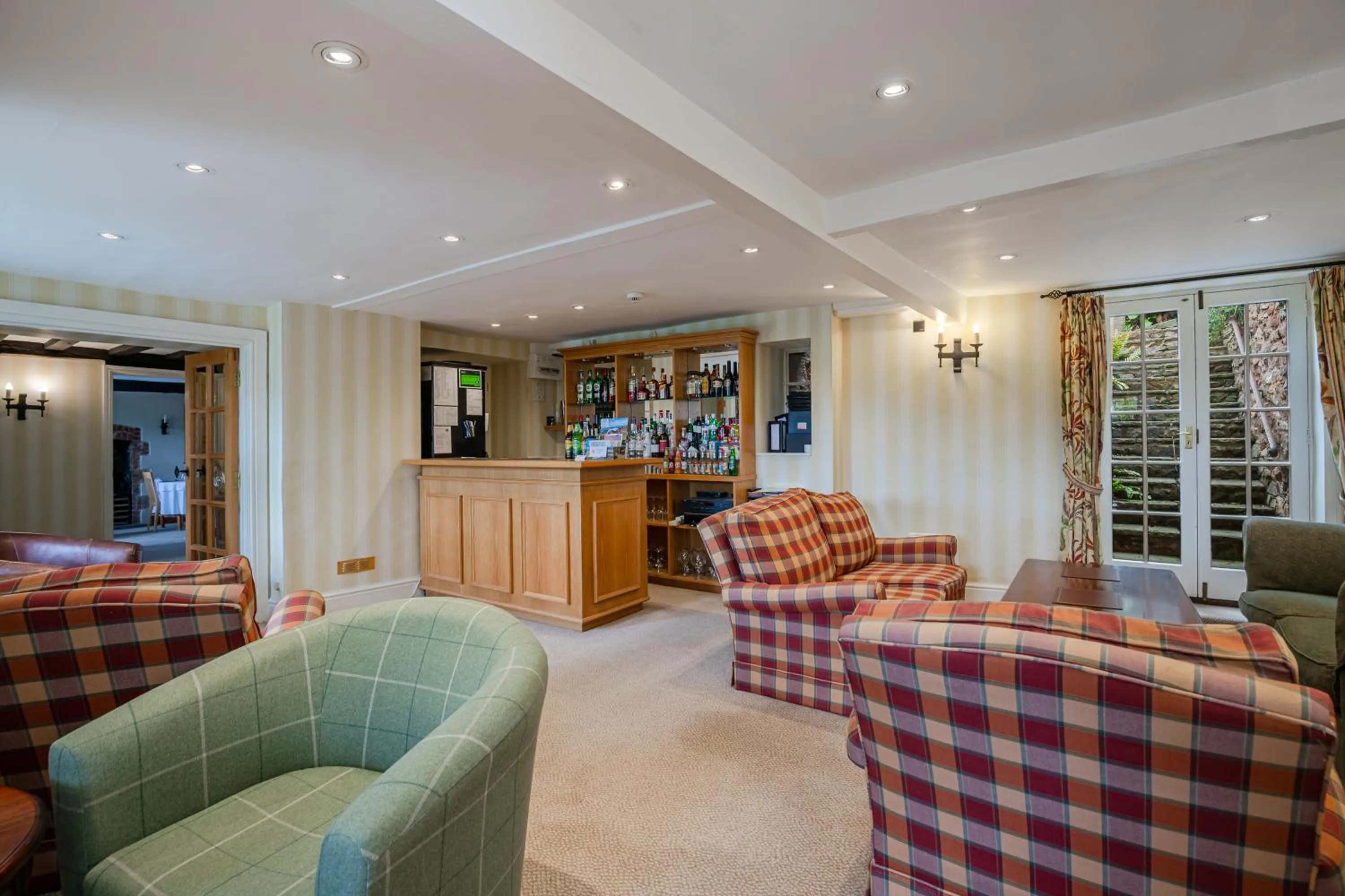 Lounge or bar in Castle Of Comfort Hotel