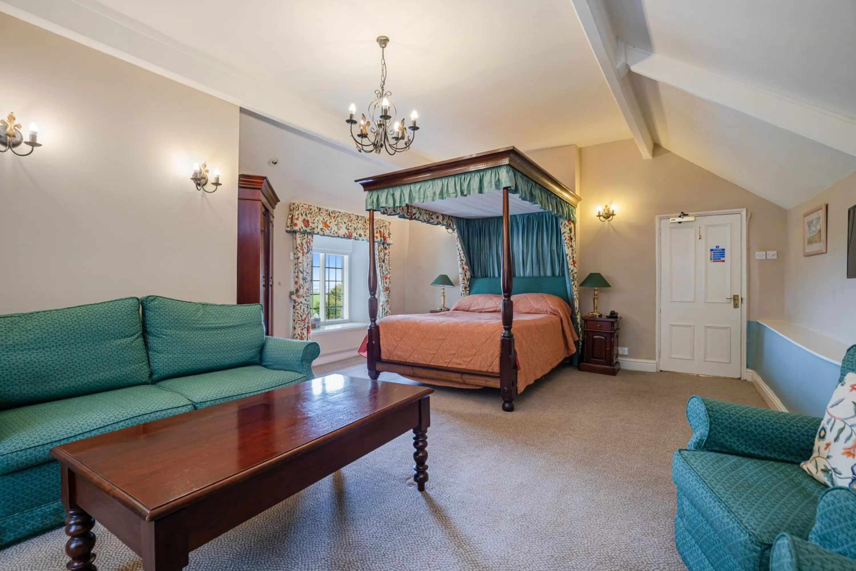 Seating area in Castle Of Comfort Hotel