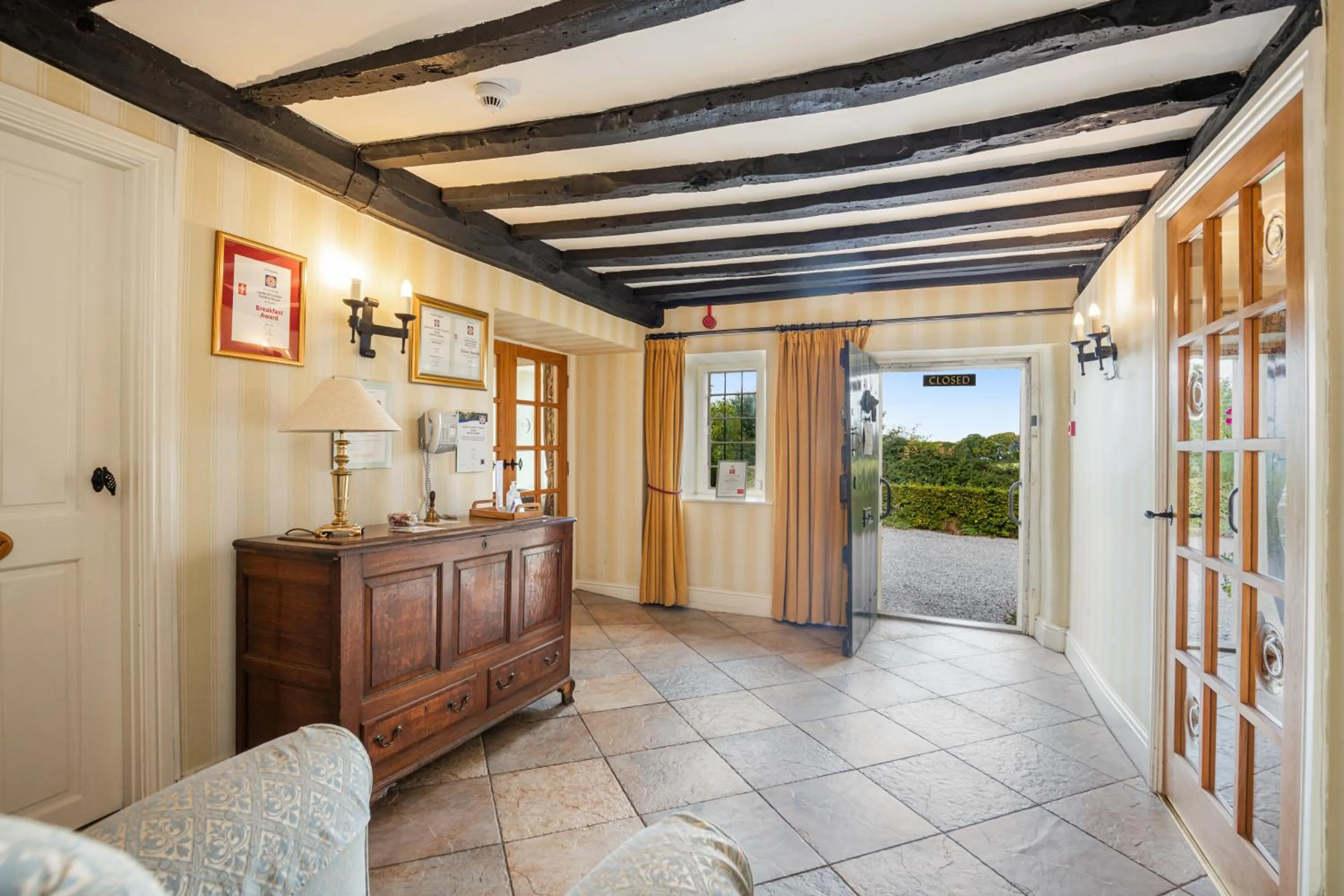 Lobby or reception in Castle Of Comfort Hotel