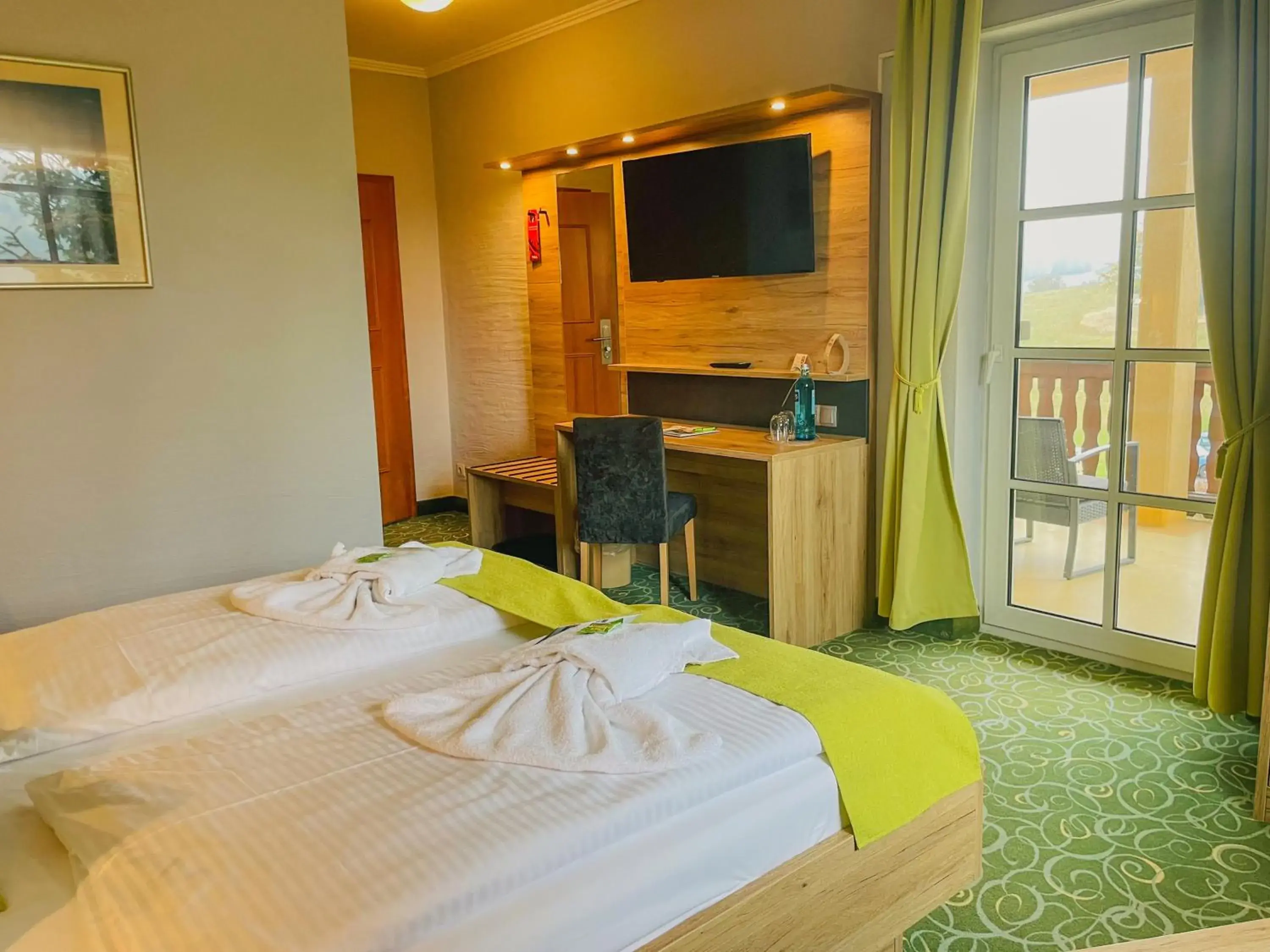 Double Room with Balcony in Panorama Berghotel Wettiner Höhe Double Room with Balcony in Panorama Berghotel Wettiner Höhe