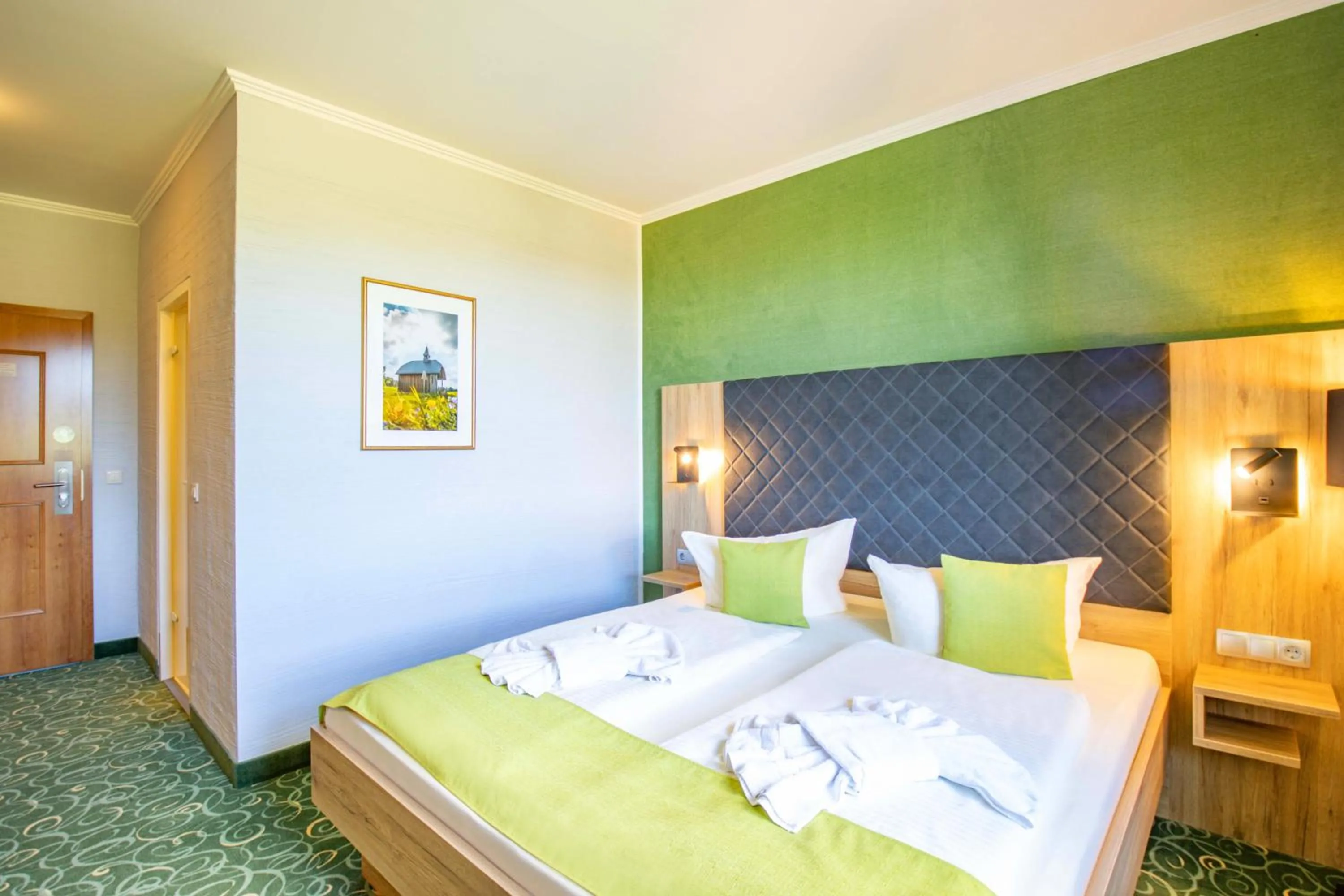 Photo of the whole room, Bed in Panorama Berghotel Wettiner Höhe