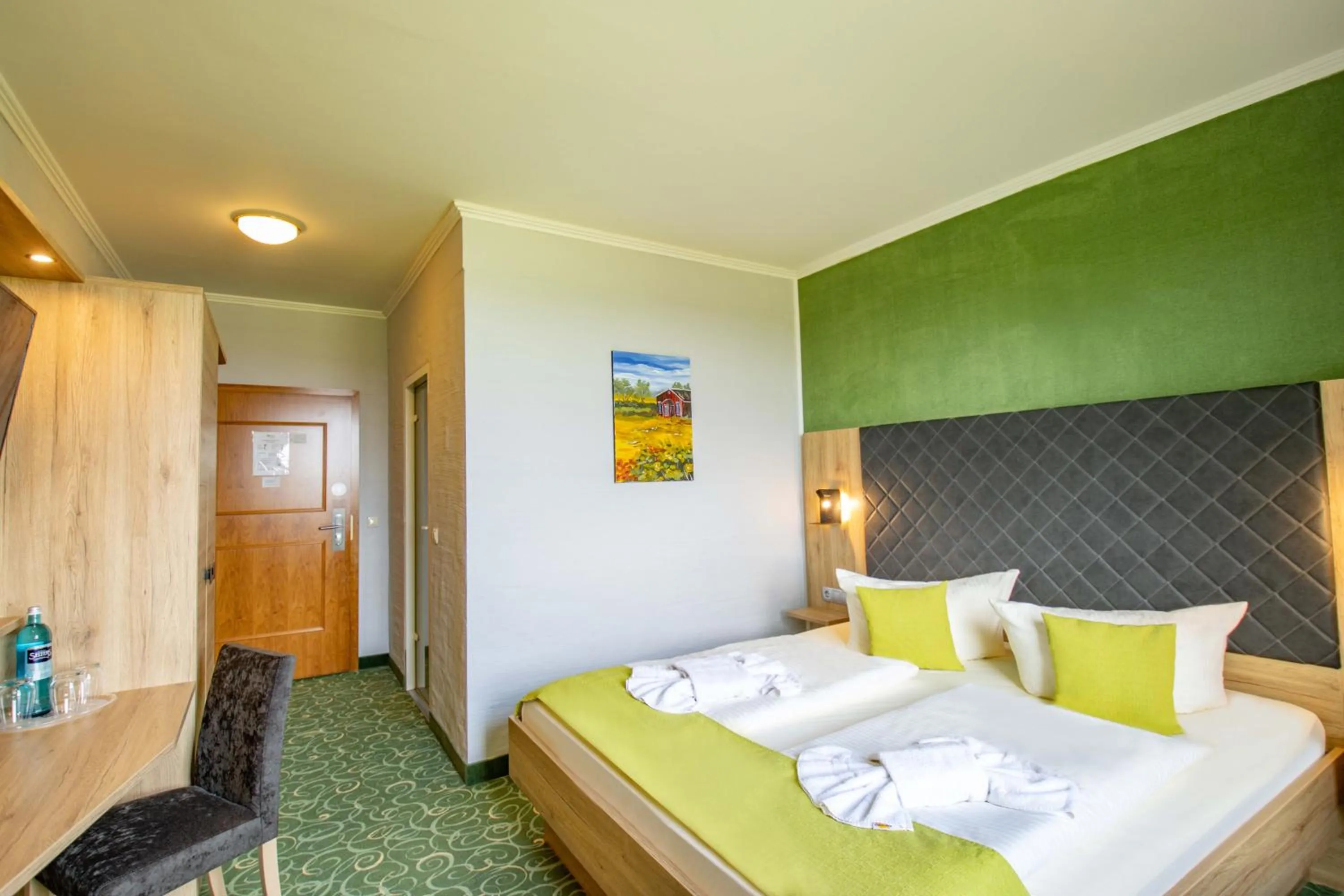 Photo of the whole room, Bed in Panorama Berghotel Wettiner Höhe