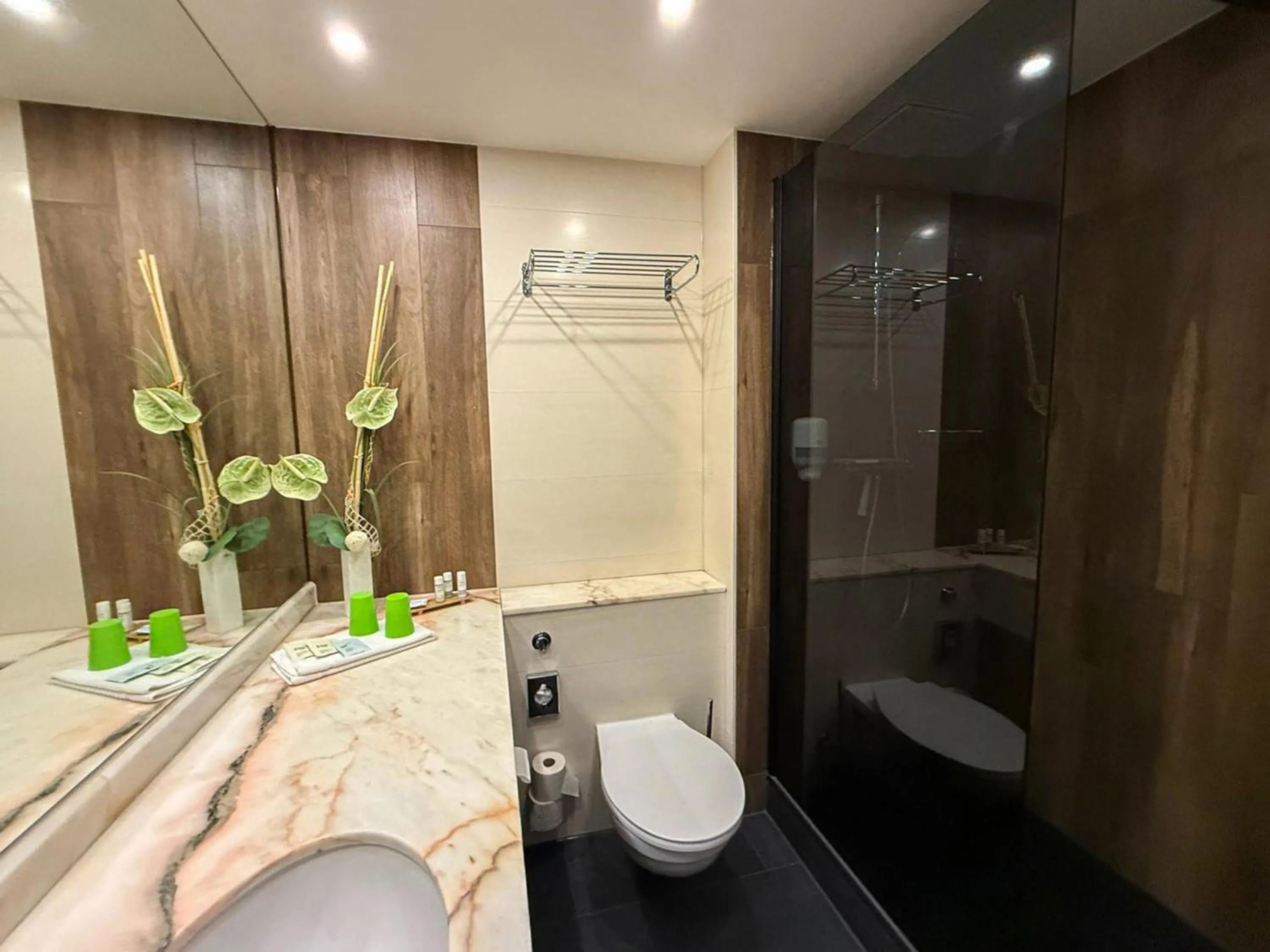 Bathroom in Panorama Berghotel Wettiner Höhe