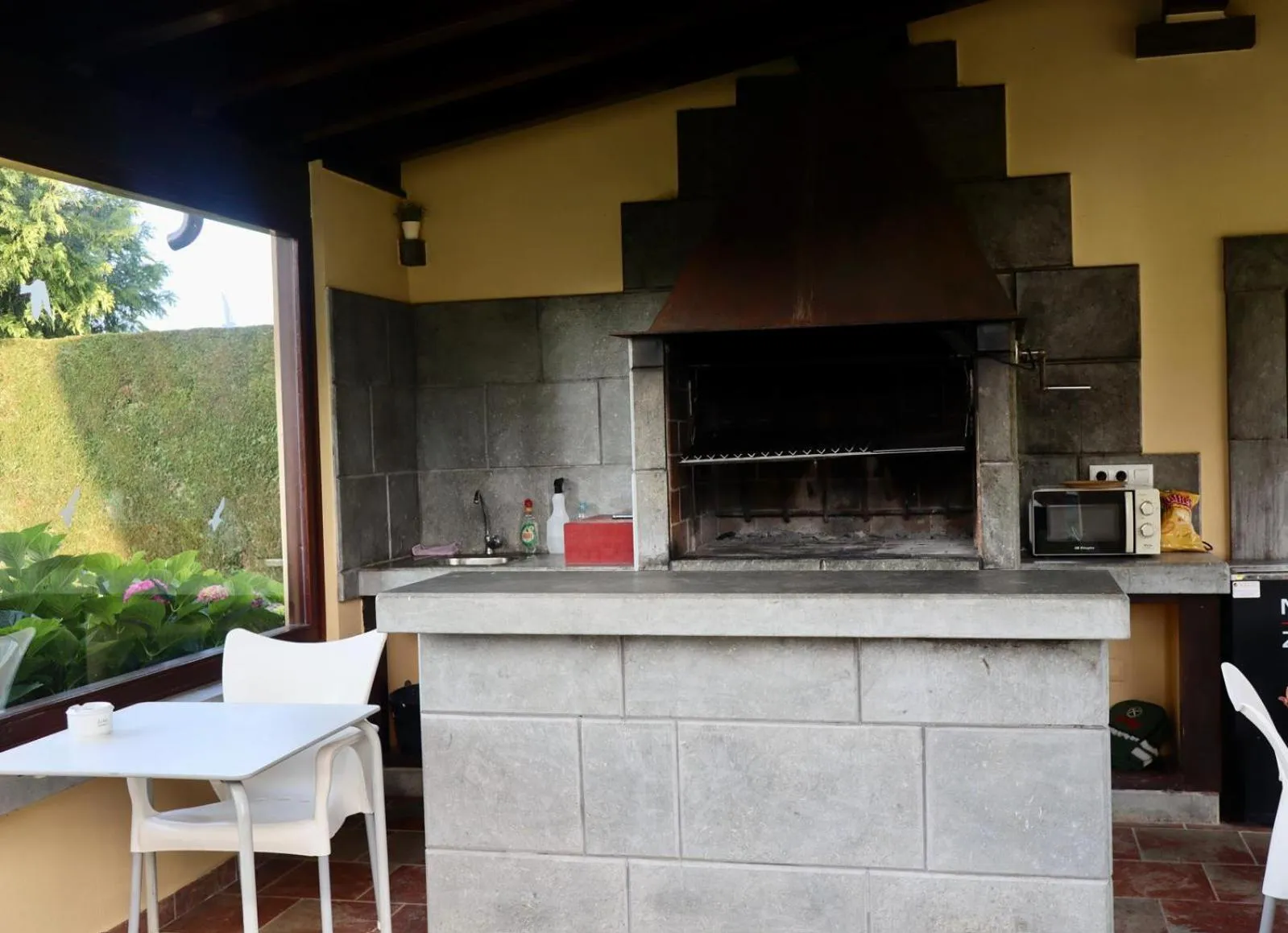 BBQ facilities in Casa de Aldea El Frade