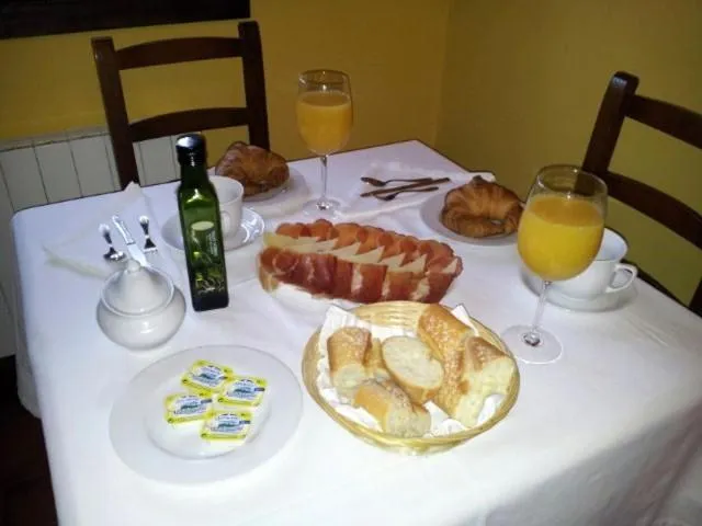 Food and drinks in Casa de Aldea El Frade
