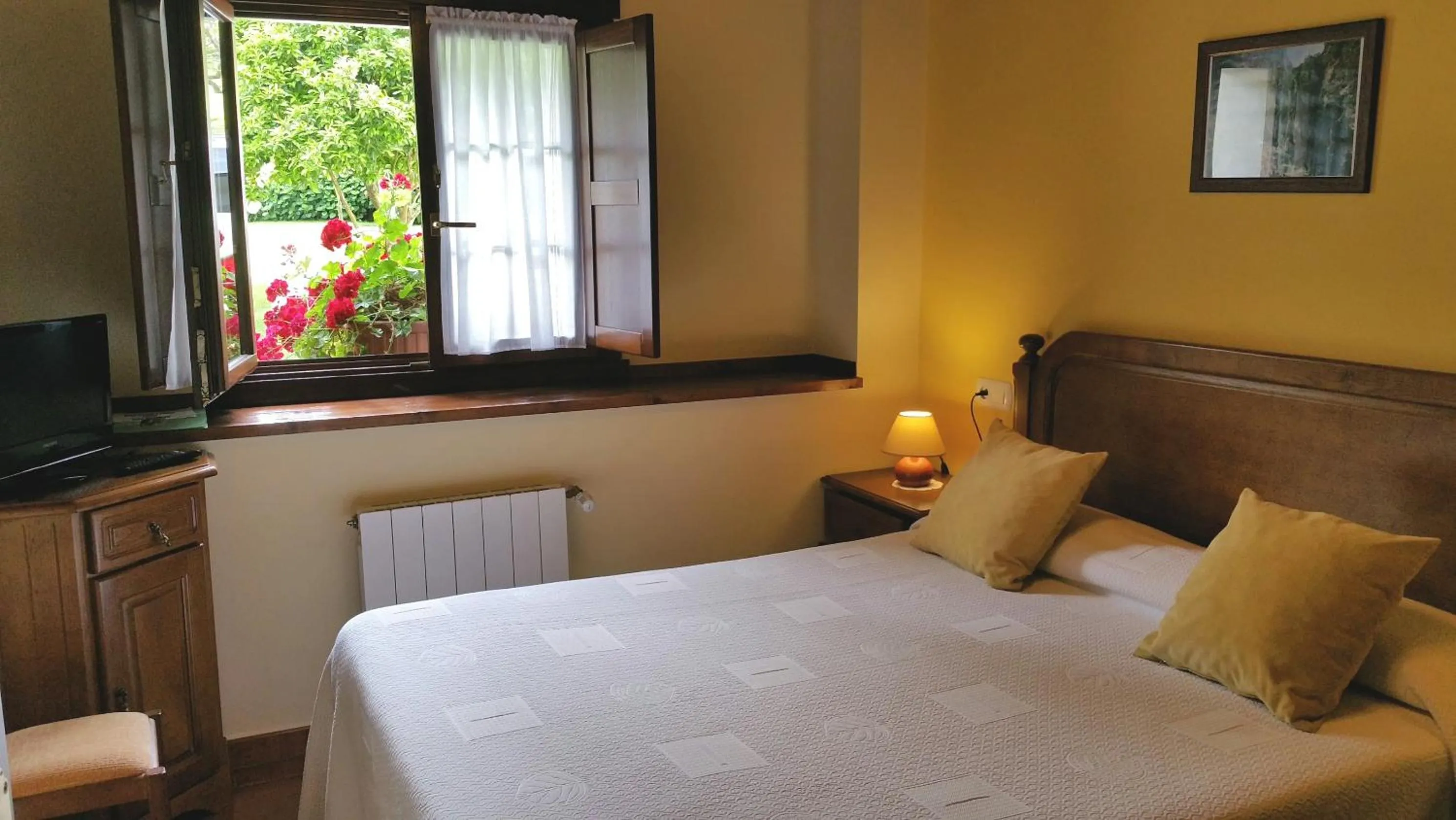 Photo of the whole room, Bed in Casa de Aldea El Frade