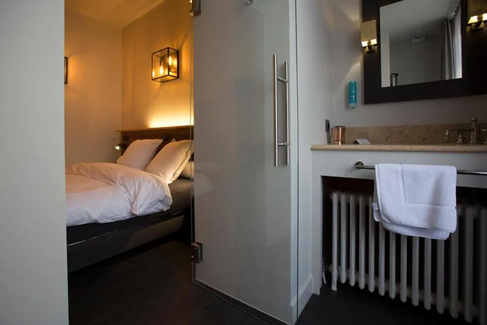 Bed in Hotel Bonne Auberge (Adults Only)