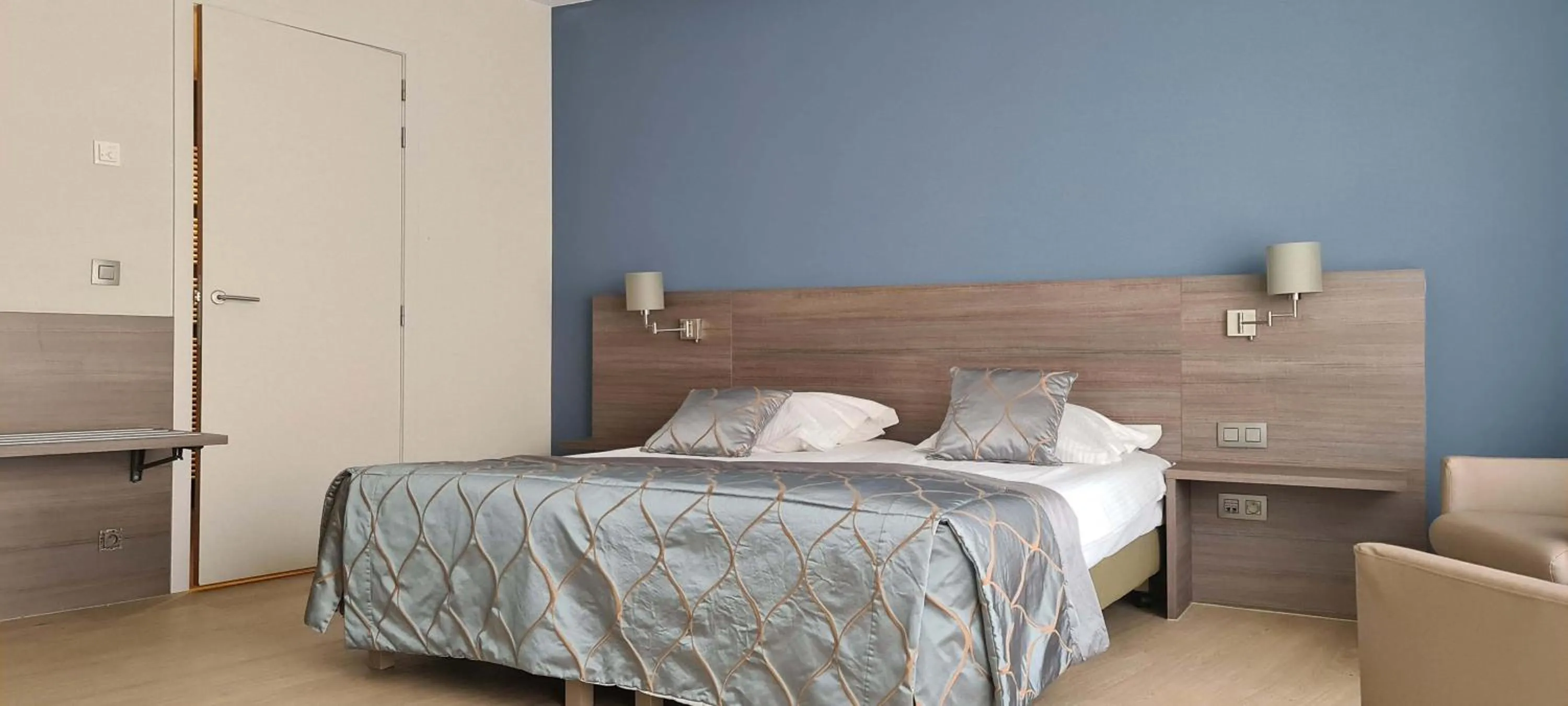 Bedroom, Bed in Casino Hotel