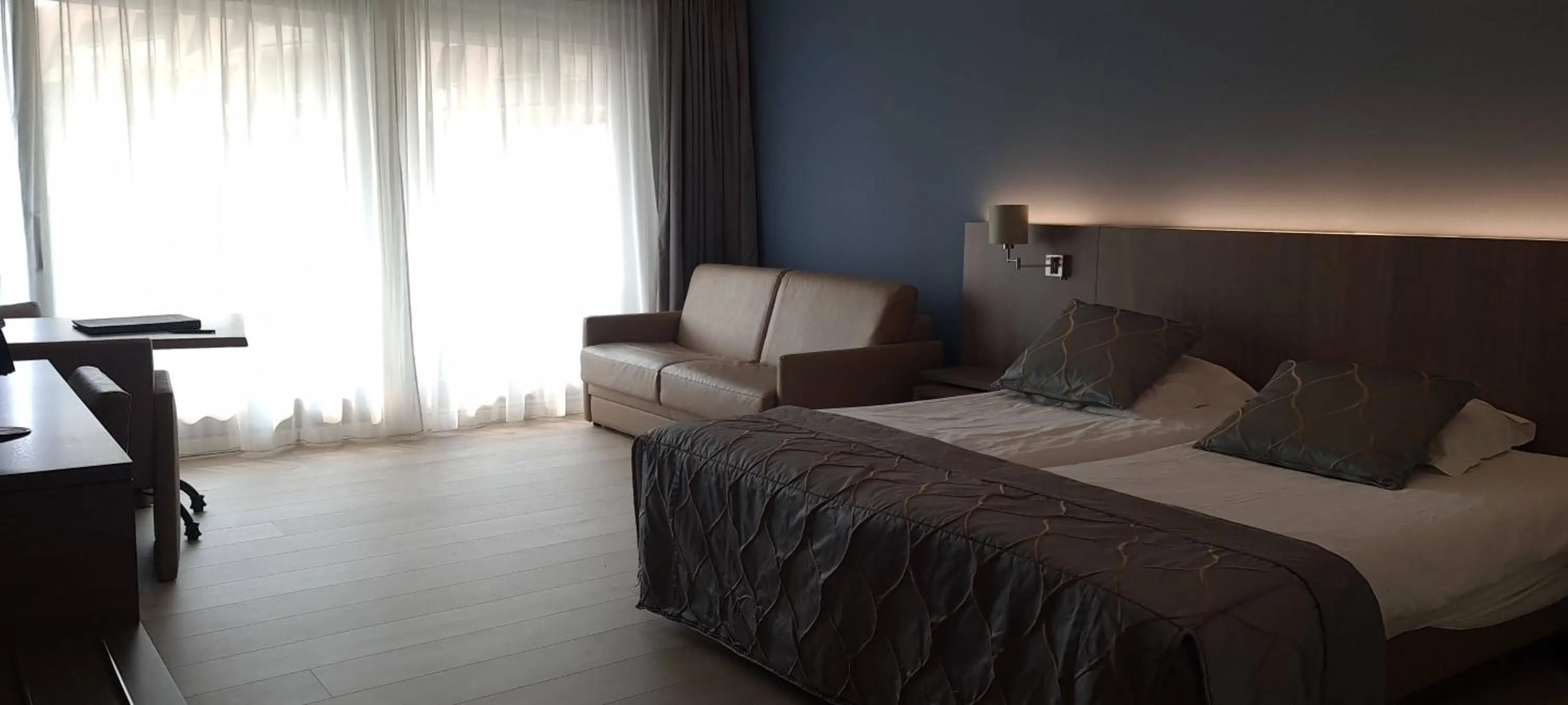 Photo of the whole room, Bed in Casino Hotel