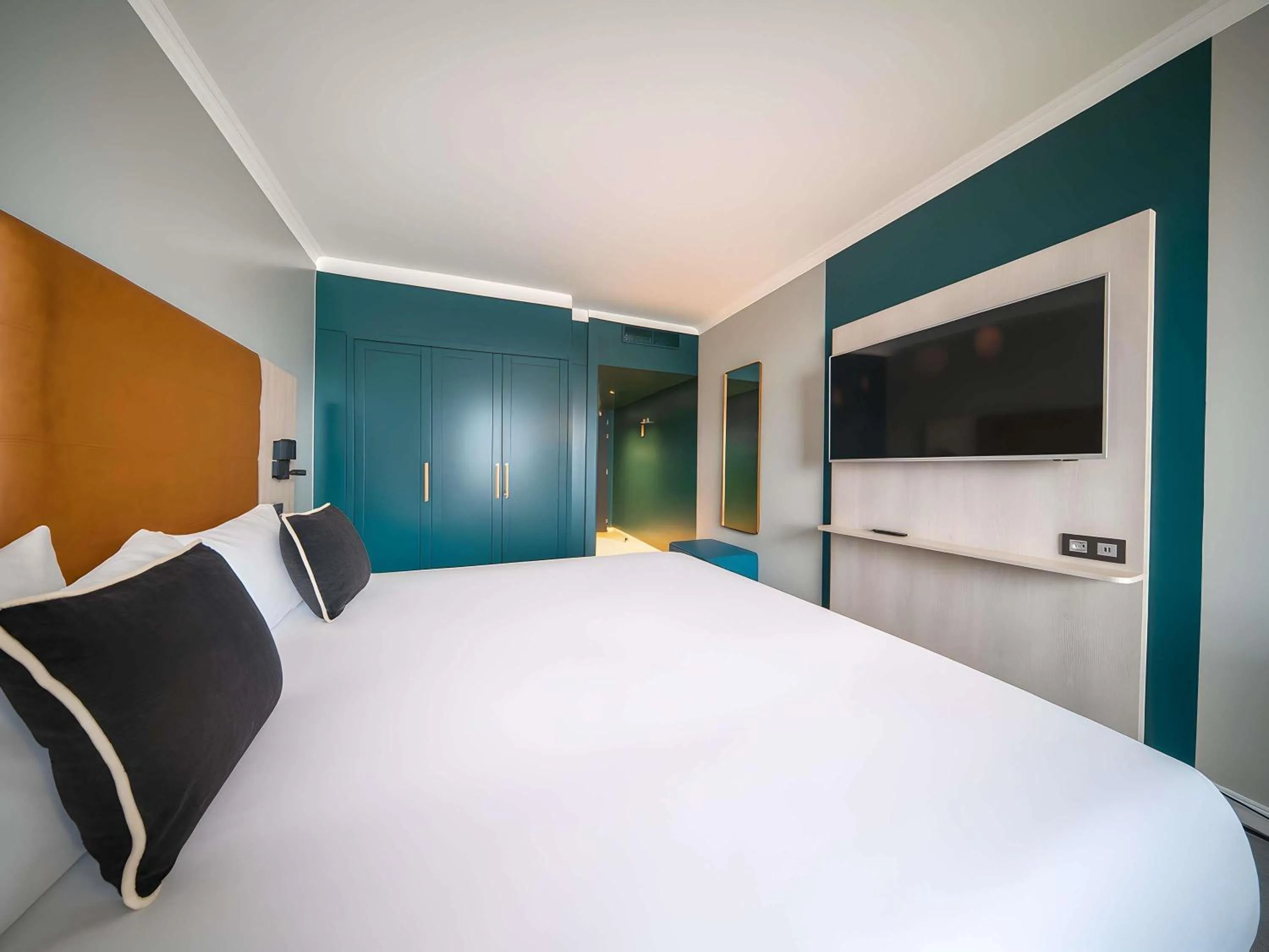 Bedroom, Bed in Maek Hotel Antwerp Central - Handwritten Collection by Accor