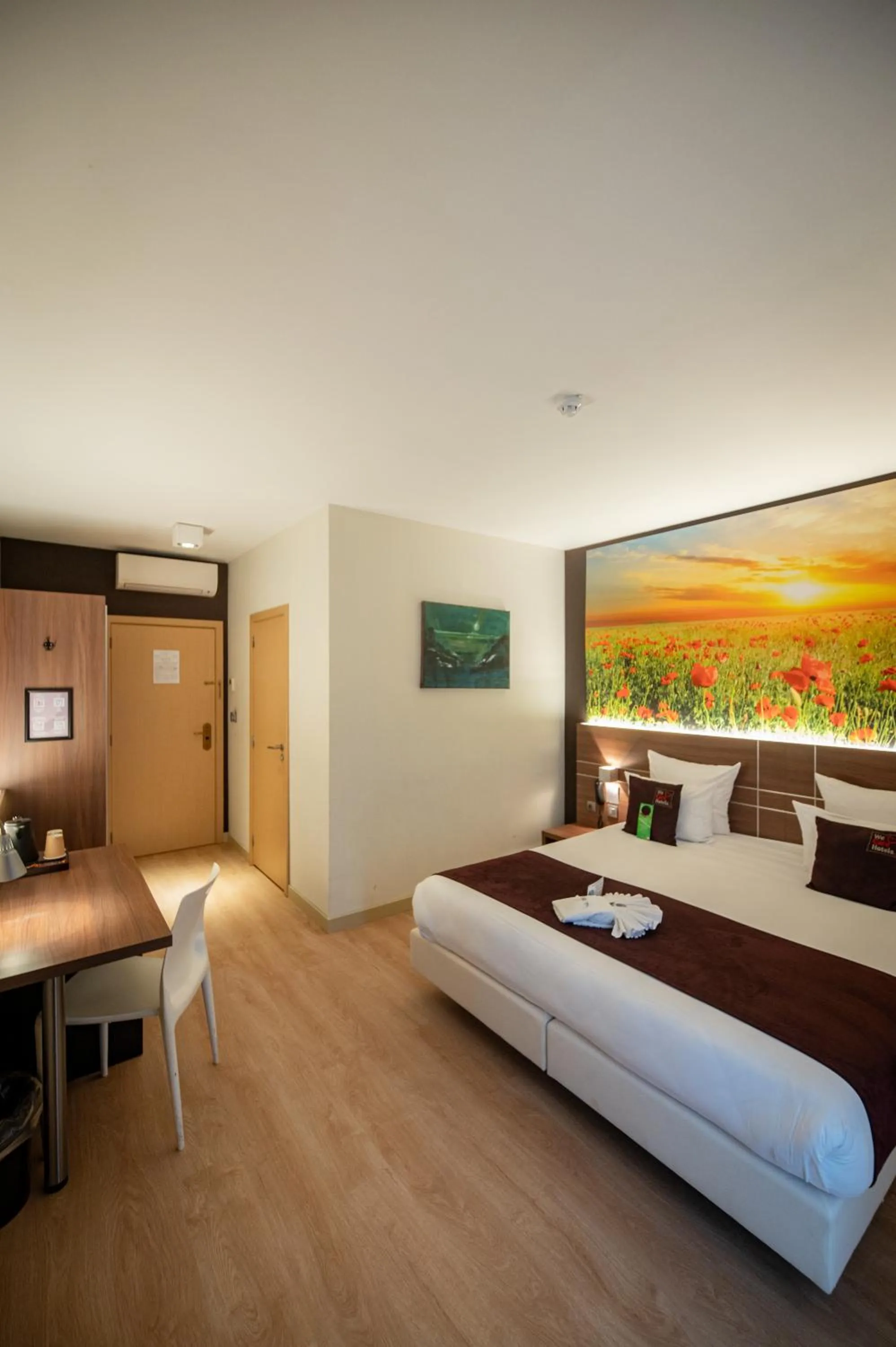 Photo of the whole room, Bed in Hotel-Restaurant Horizon Ath-Lessines