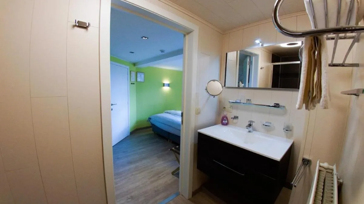 Bathroom, Bed in B&B Ter Gracht