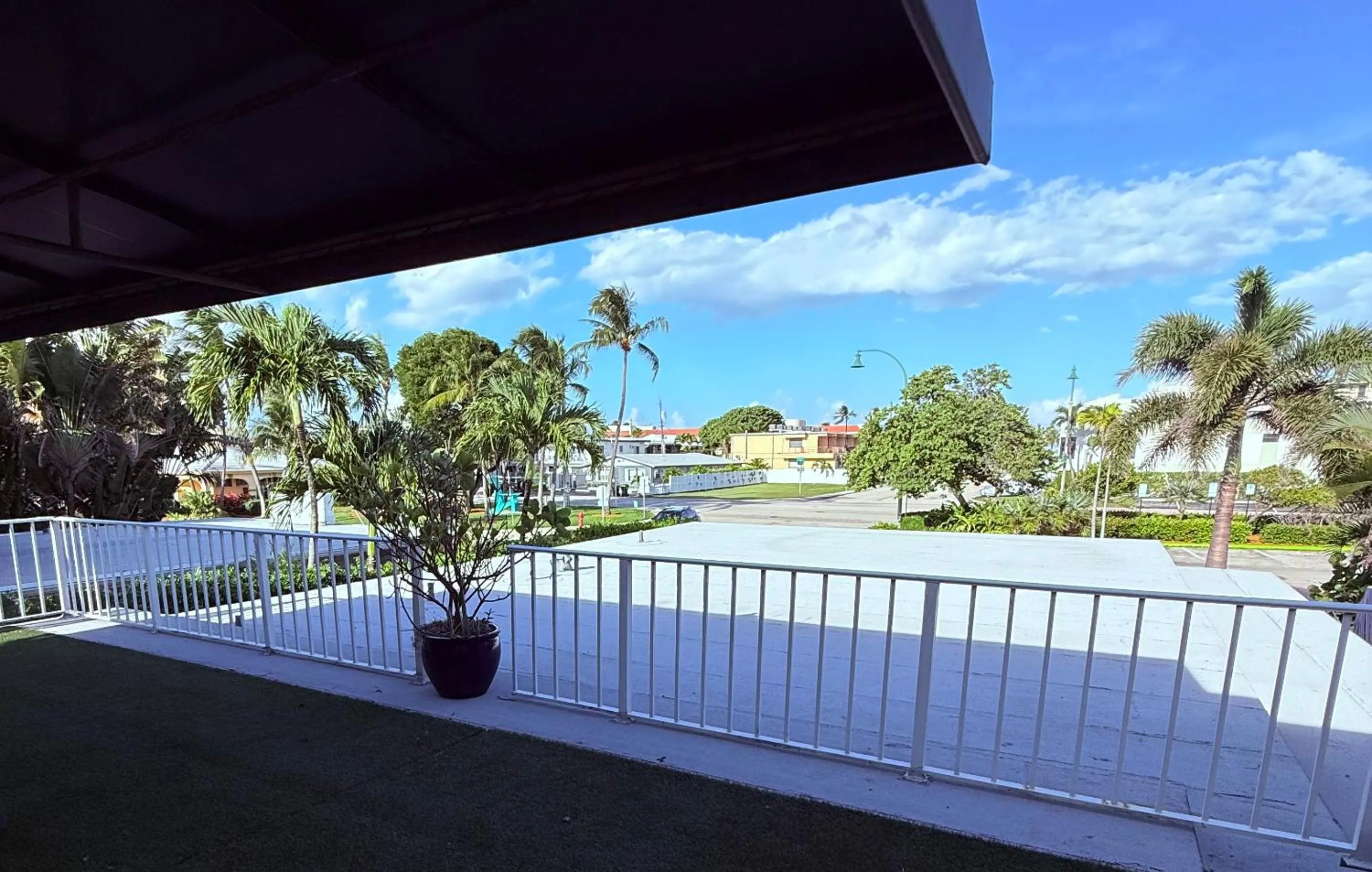 Balcony/Terrace in 4145 By The Sea Inn & Suites