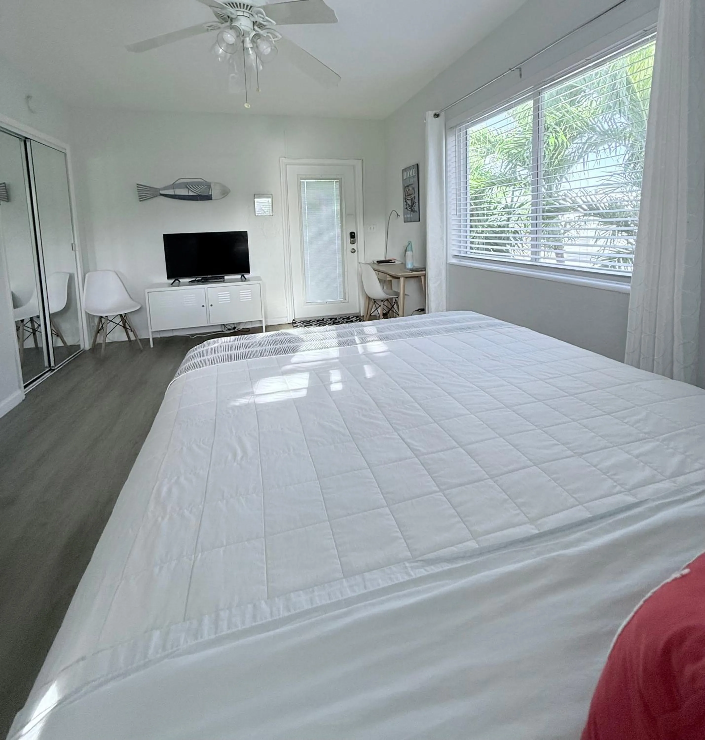 View (from property/room), Bed in 4145 By The Sea Inn & Suites