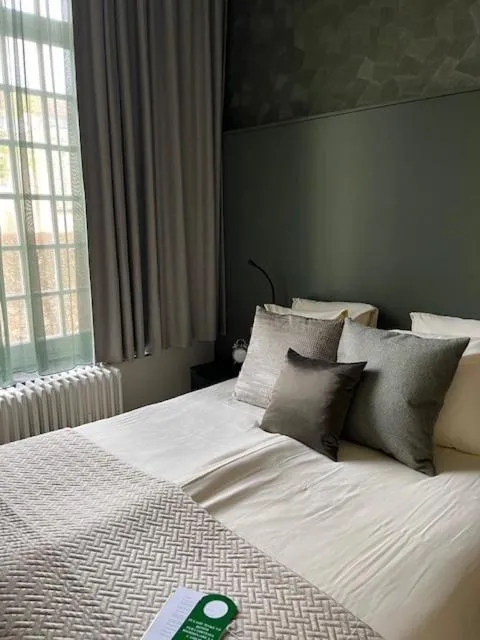 Bed in Amaryllis Hotel Veurne