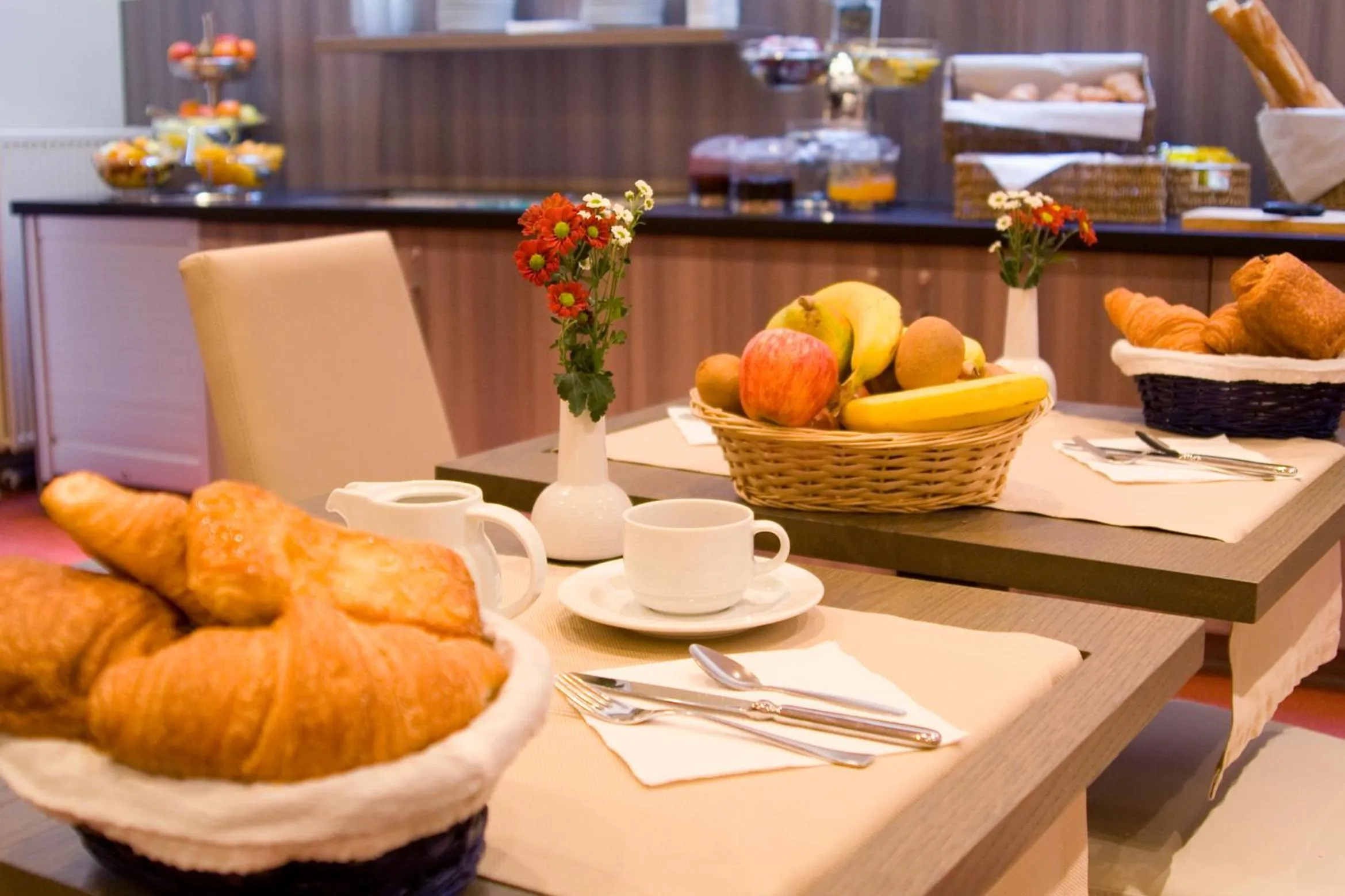 Restaurant/places to eat in Atlas Hotel Brussels