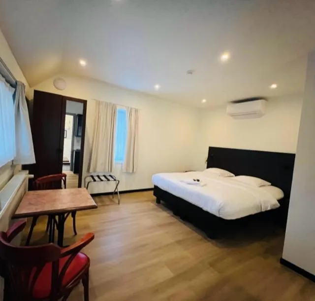 Property building, Bed in Parkhotel Gent Centrum