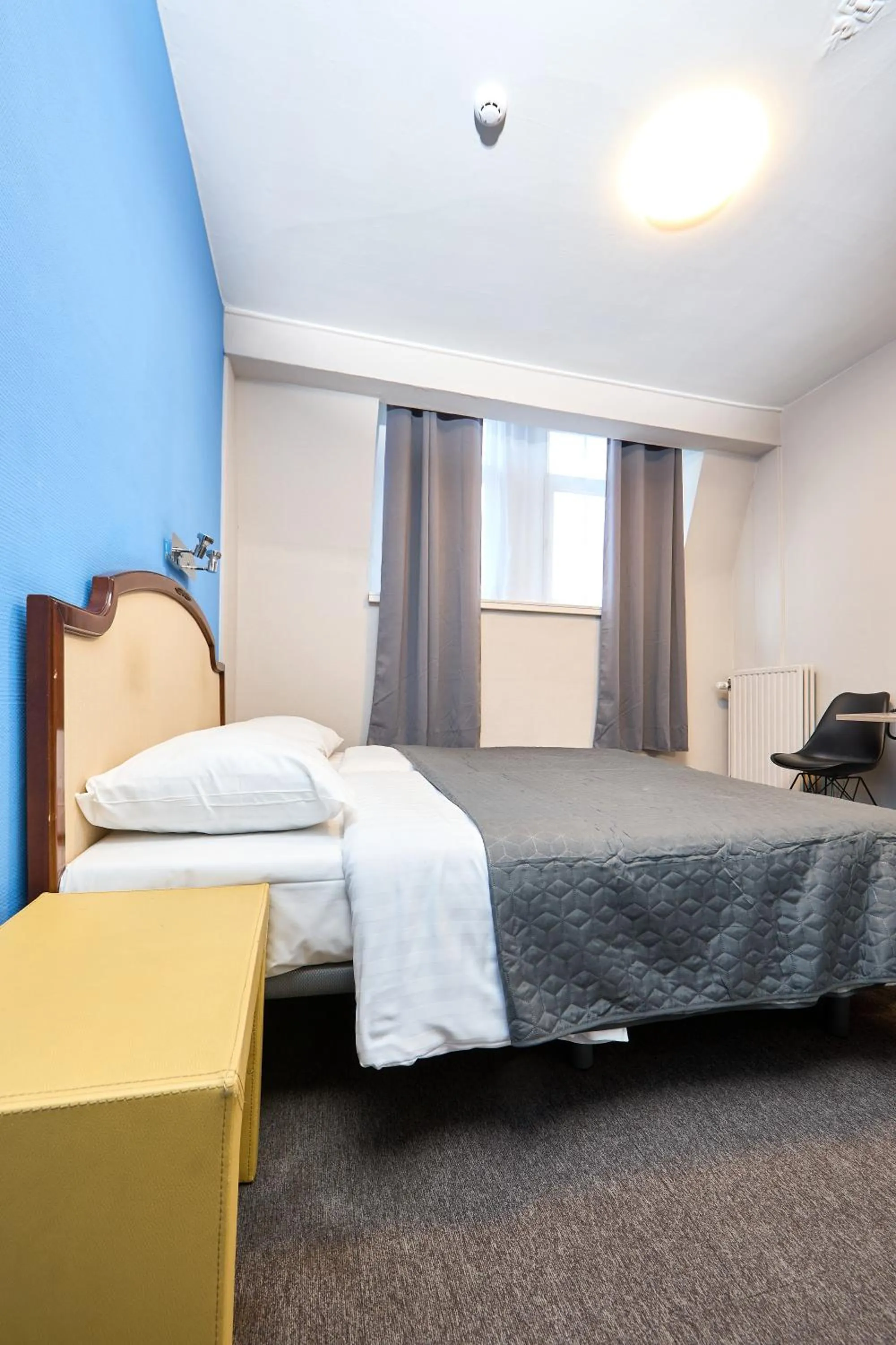 Bed in Hotel Derby MERODE