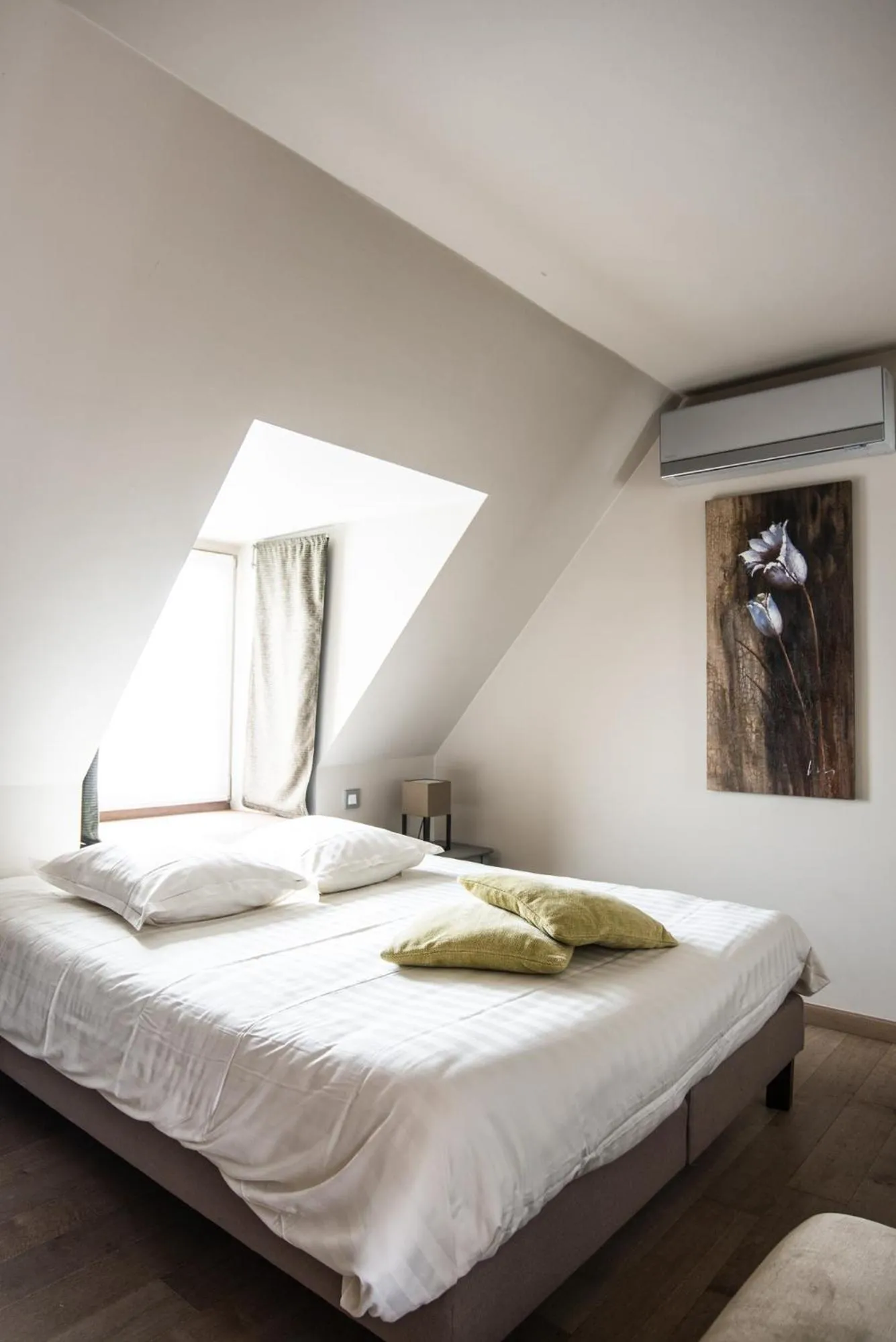 Bed in Hotel de la Paix