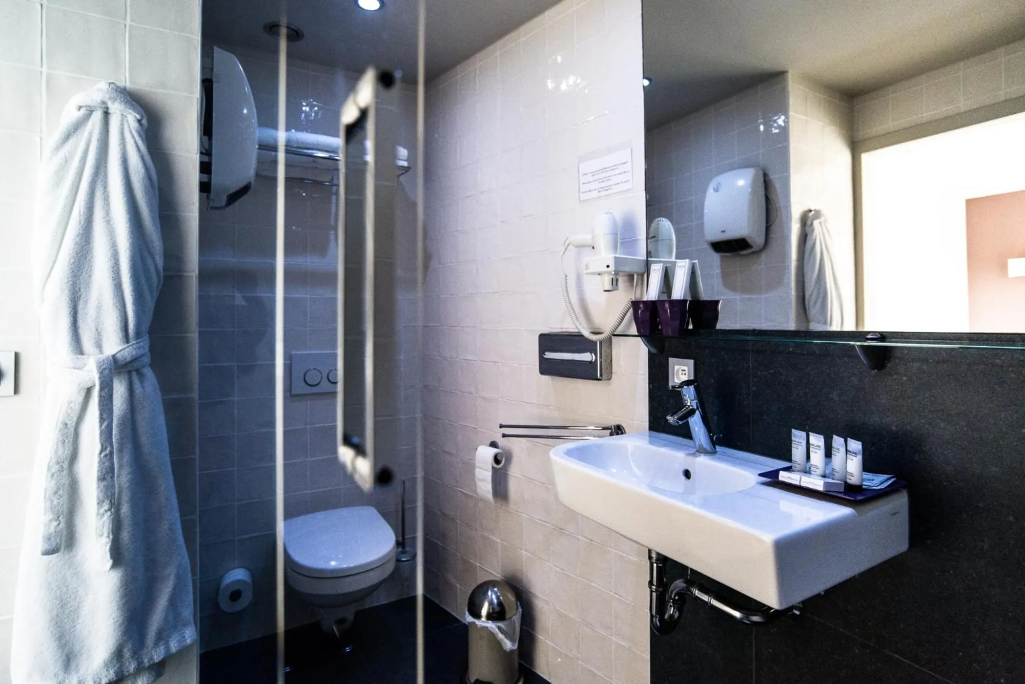 Bathroom in Hotel de la Paix