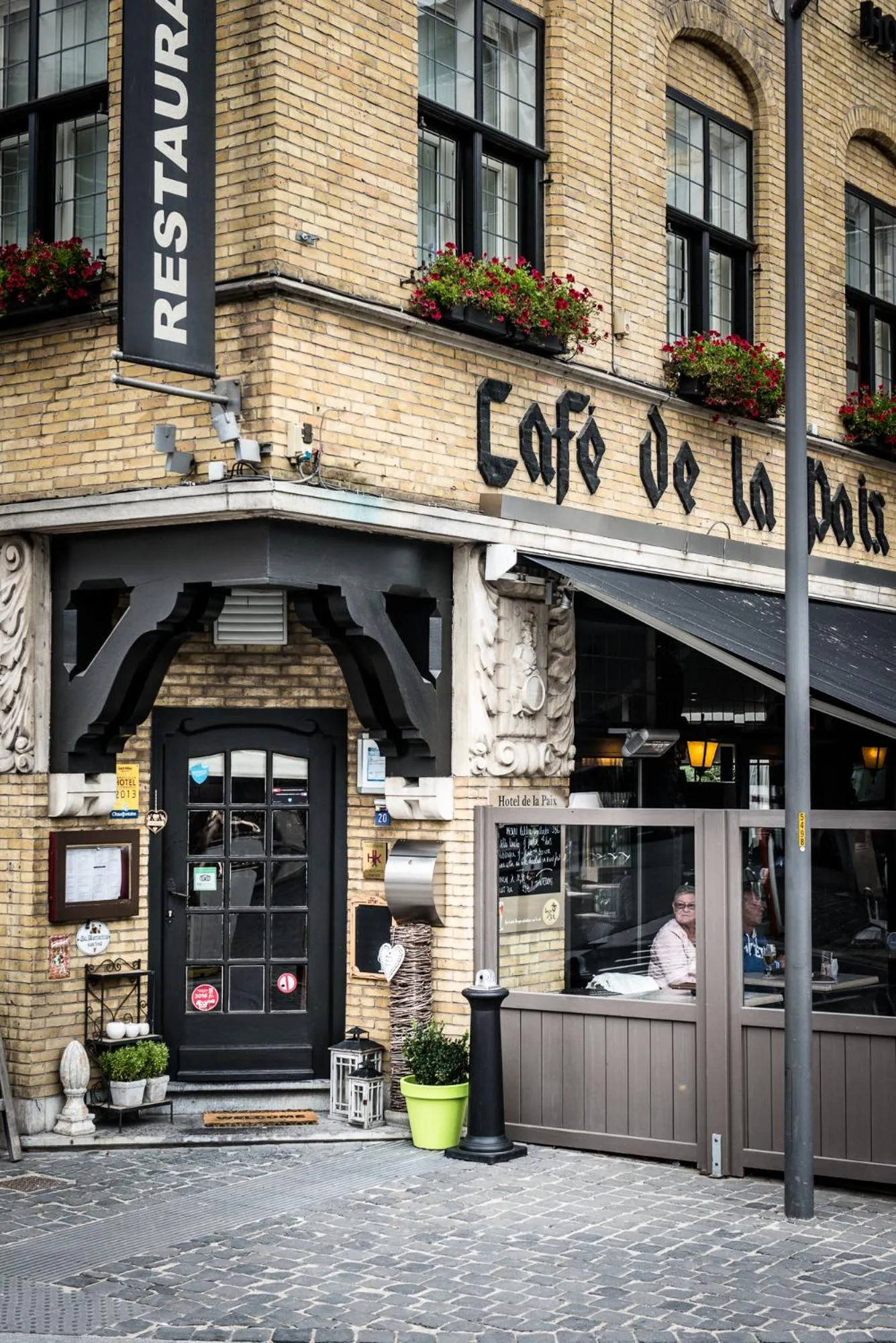 Property building in Hotel de la Paix