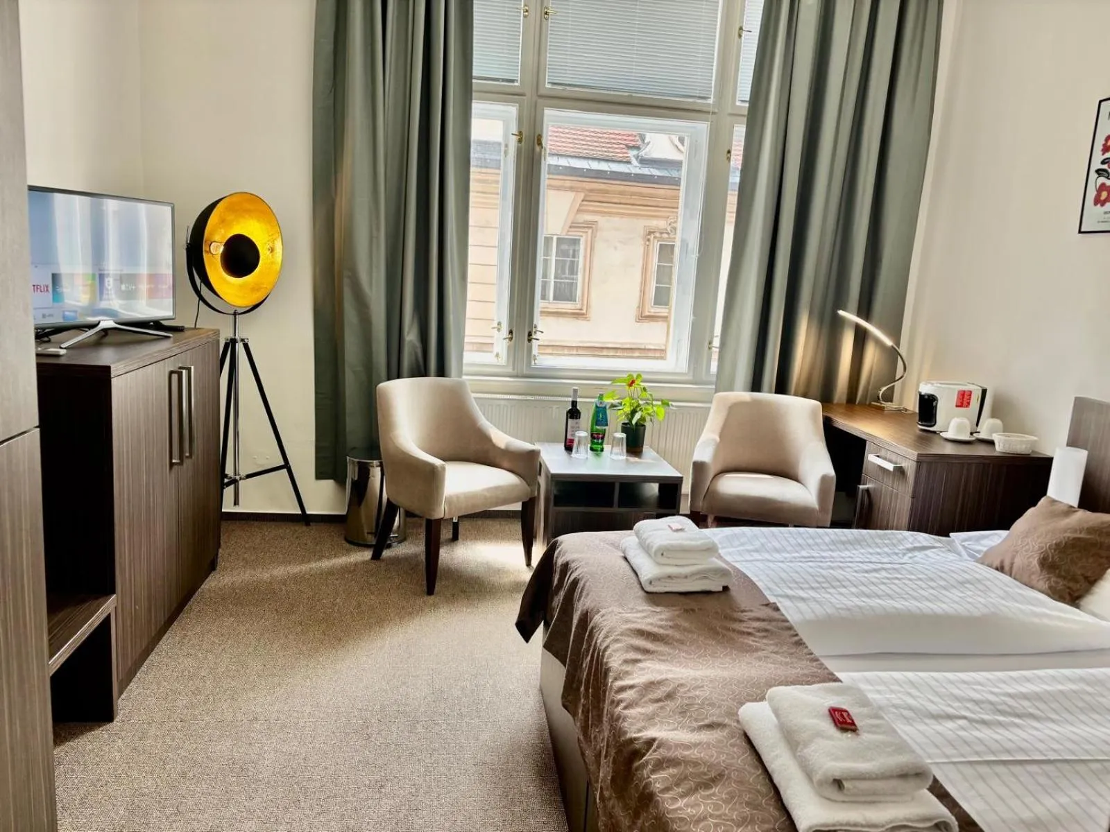 TV and multimedia, Bed in Apartments Embassy by LH