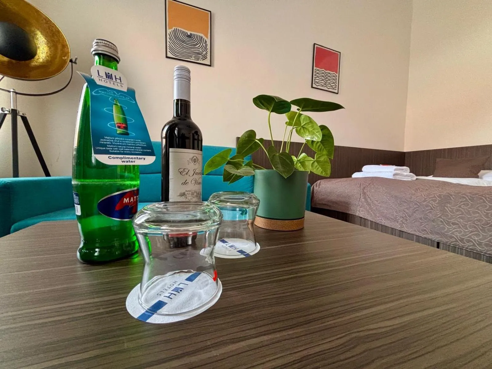 Drinks in Apartments Embassy by LH