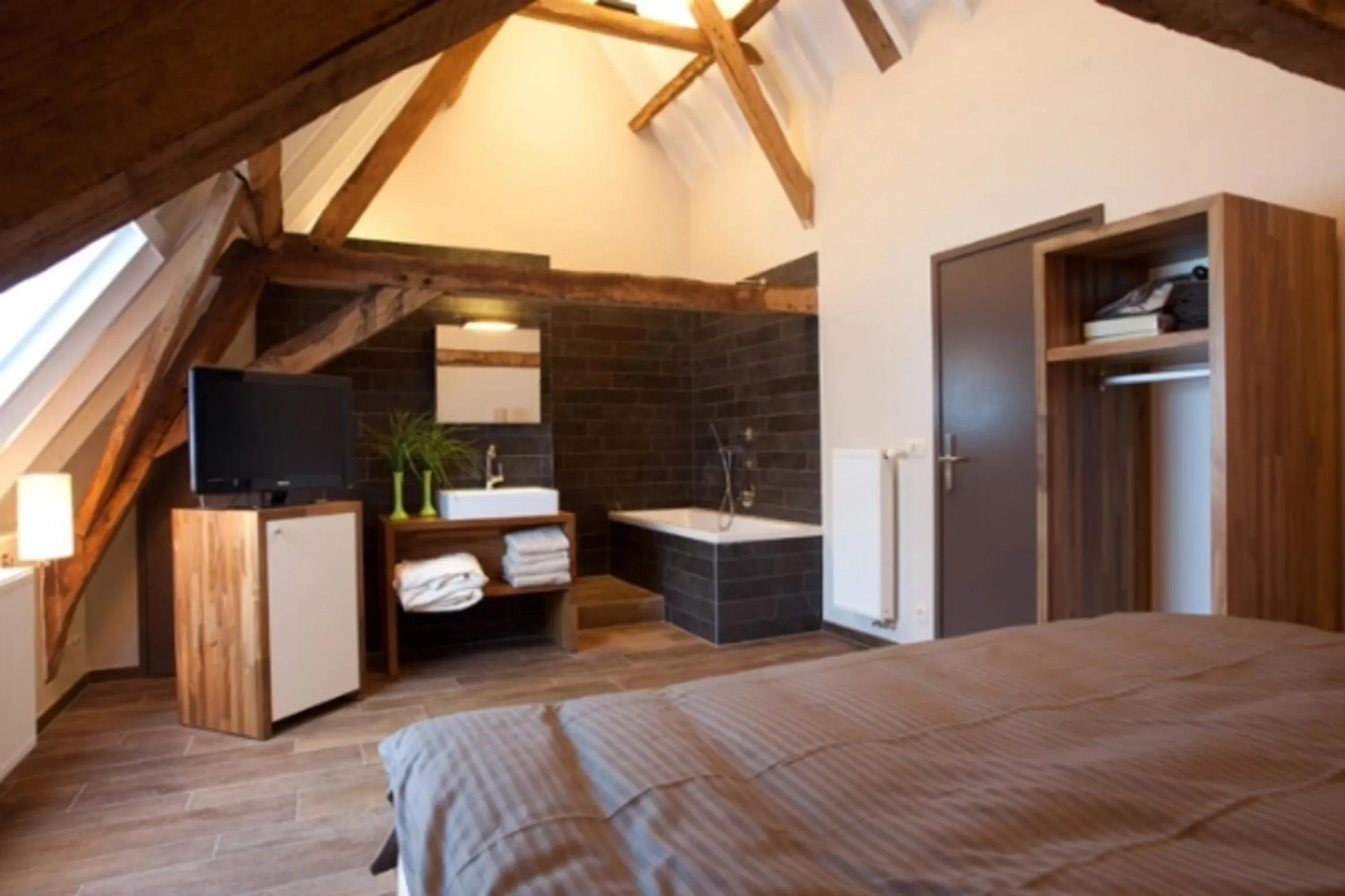 Bed in Hostellerie Hof Ter Doest