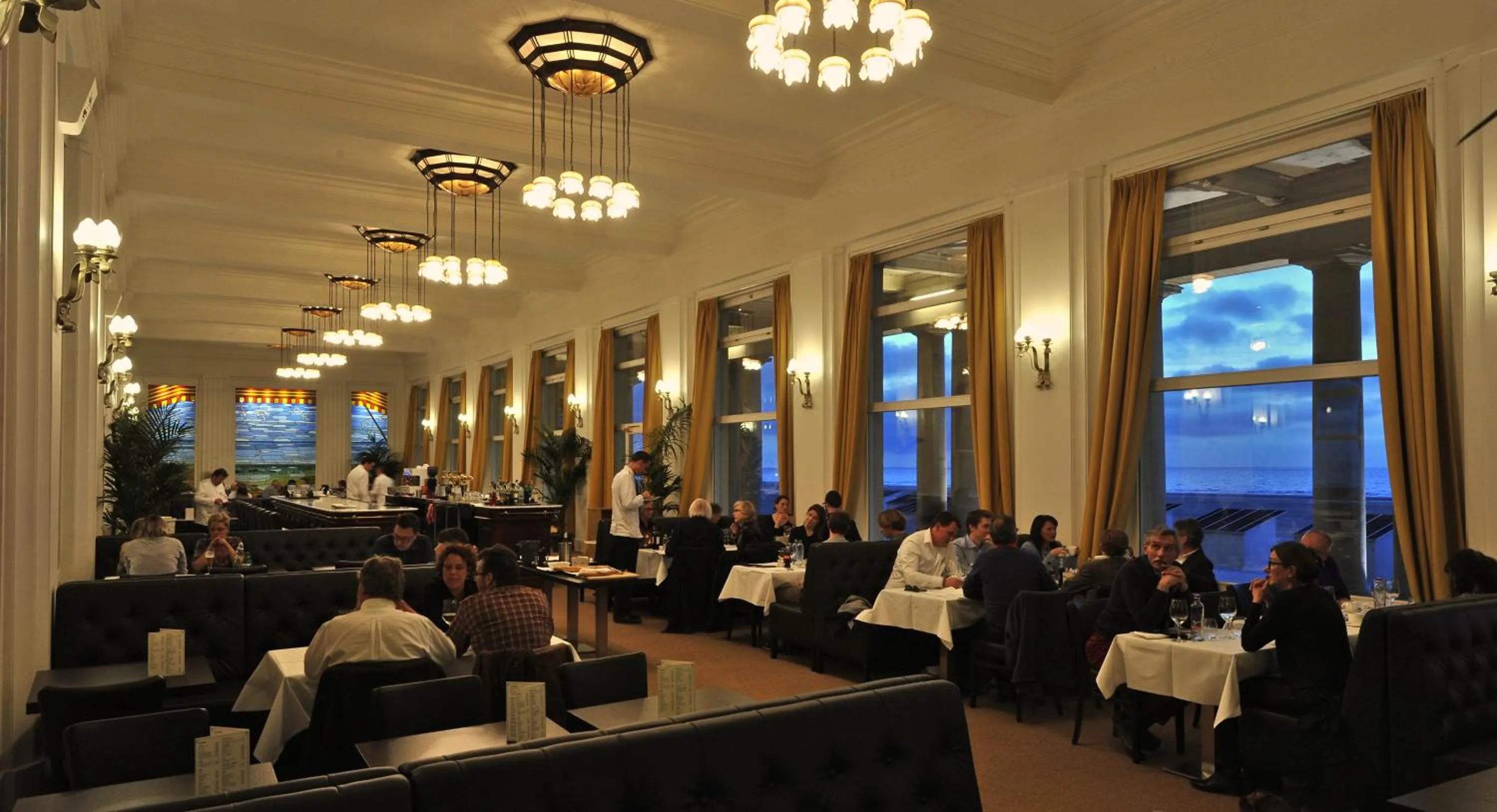 Restaurant/places to eat in Thermae Palace