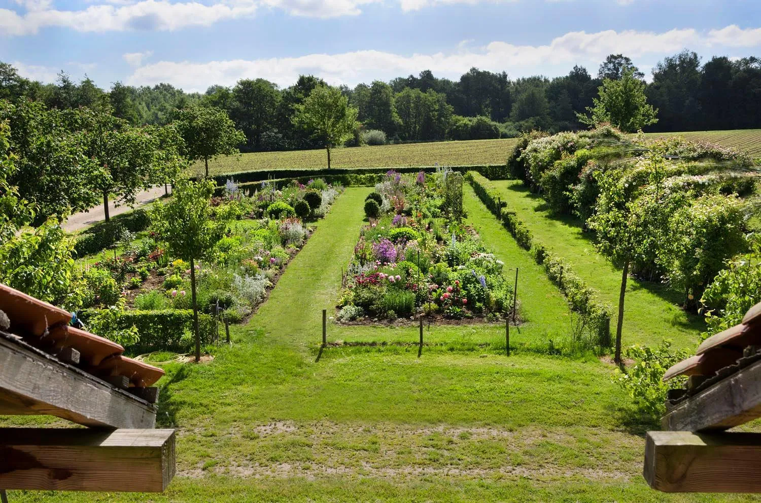 Garden in B&B Kasteelhoeve de Kerckhem