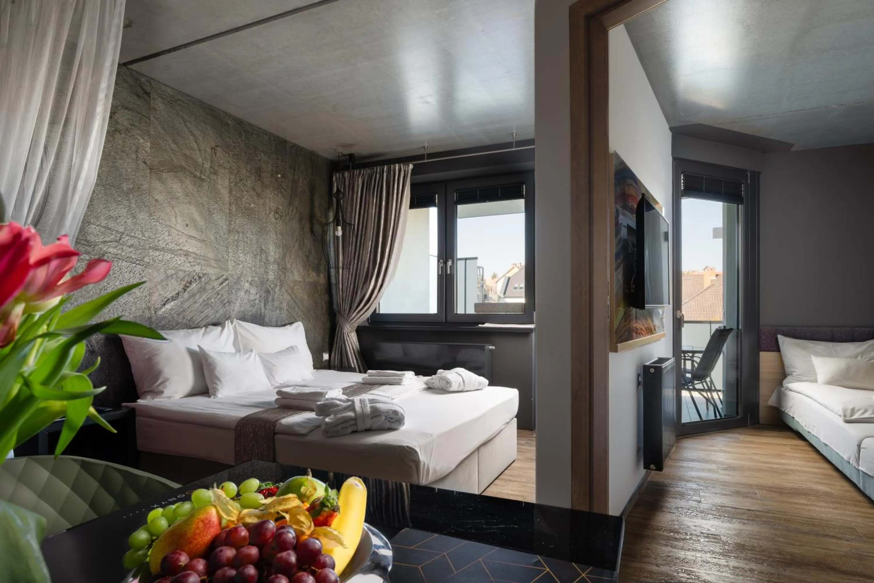 Bedroom, Bed in Onyx Luxury