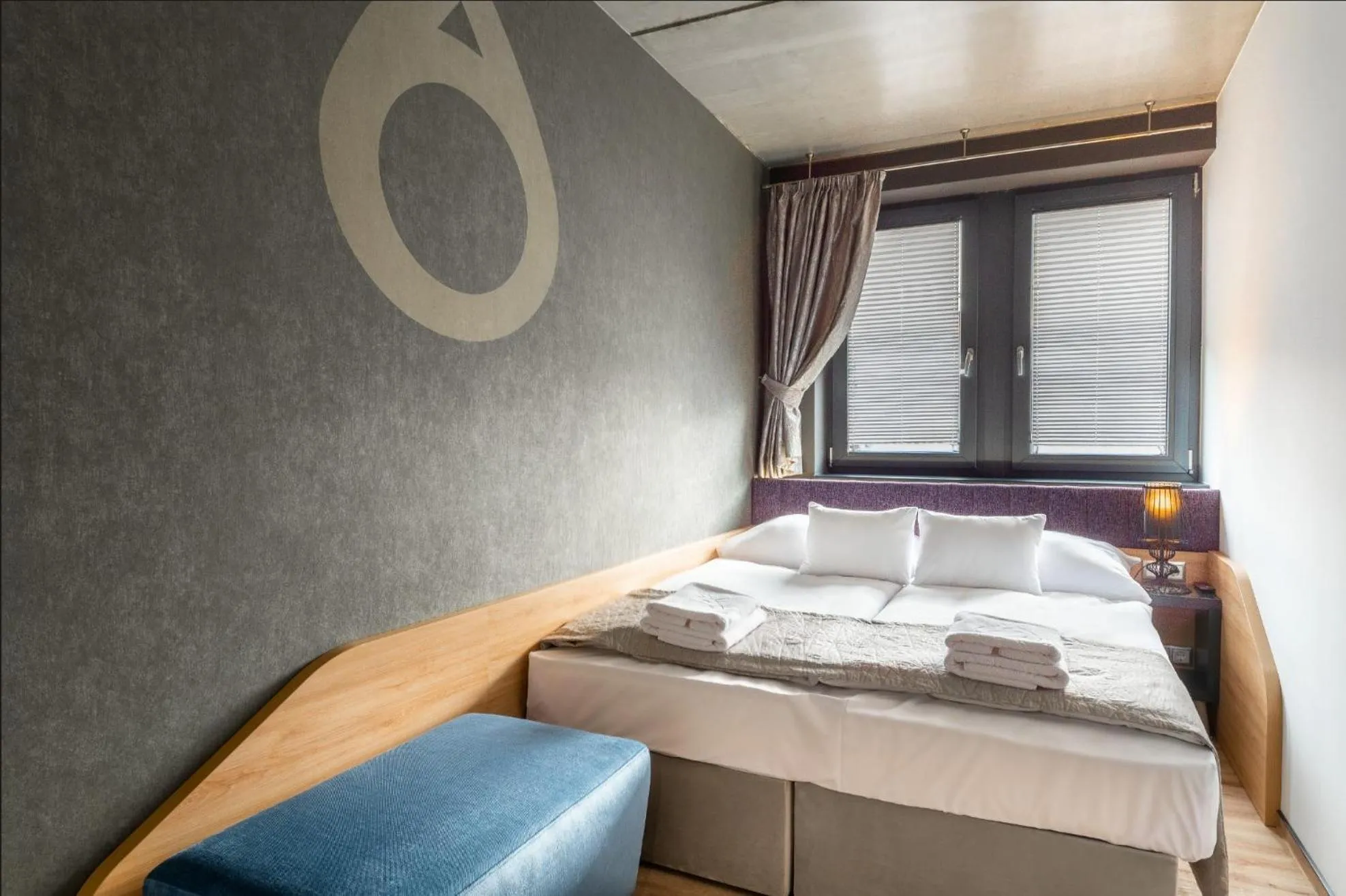 Property building, Bed in Onyx Luxury