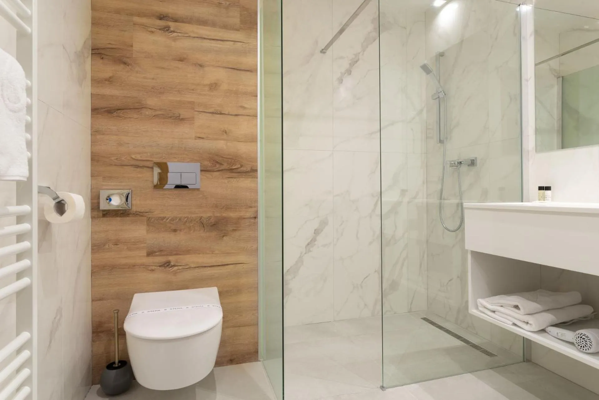 Bathroom in Onyx Luxury