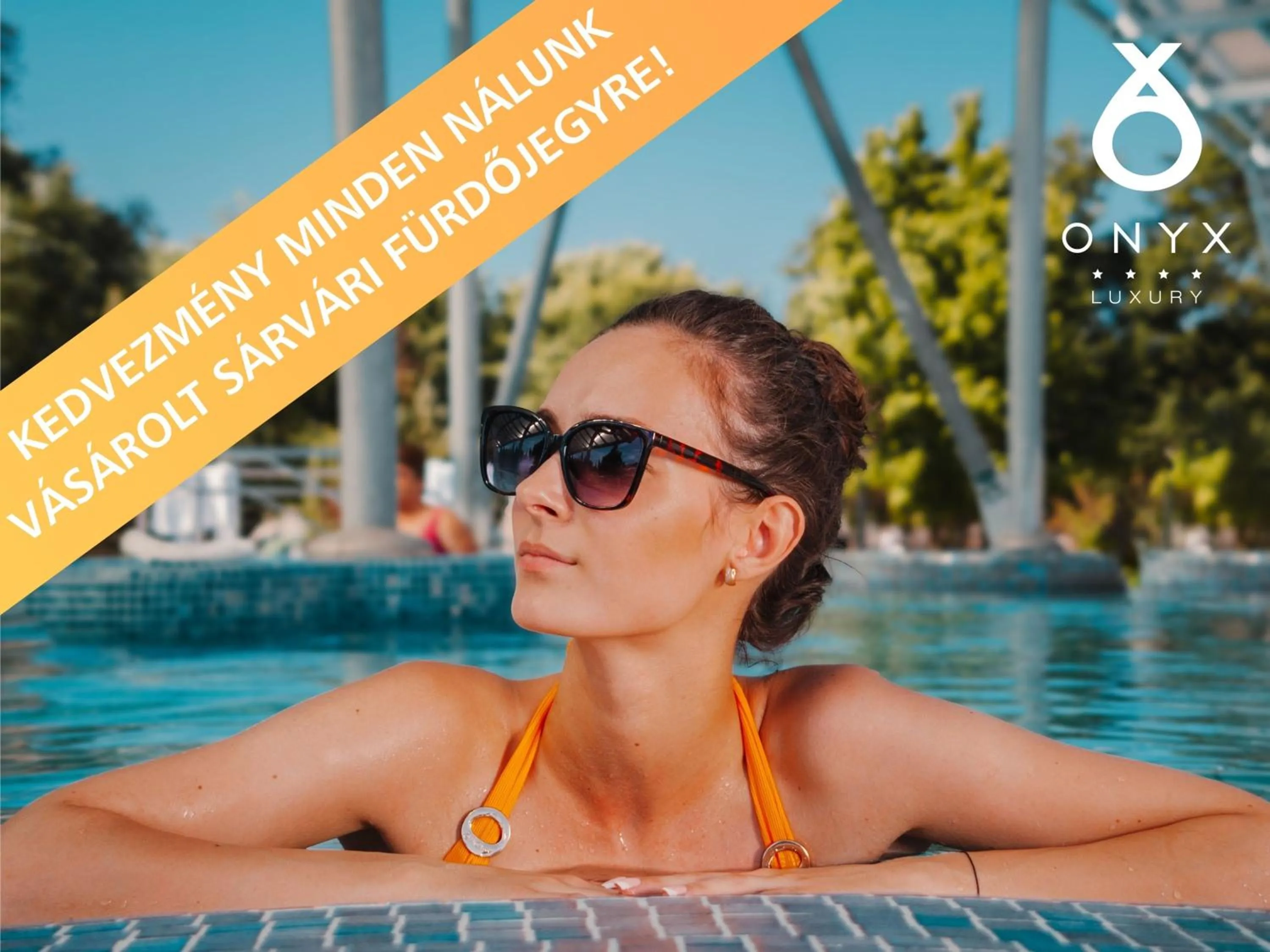 Swimming pool in Onyx Luxury