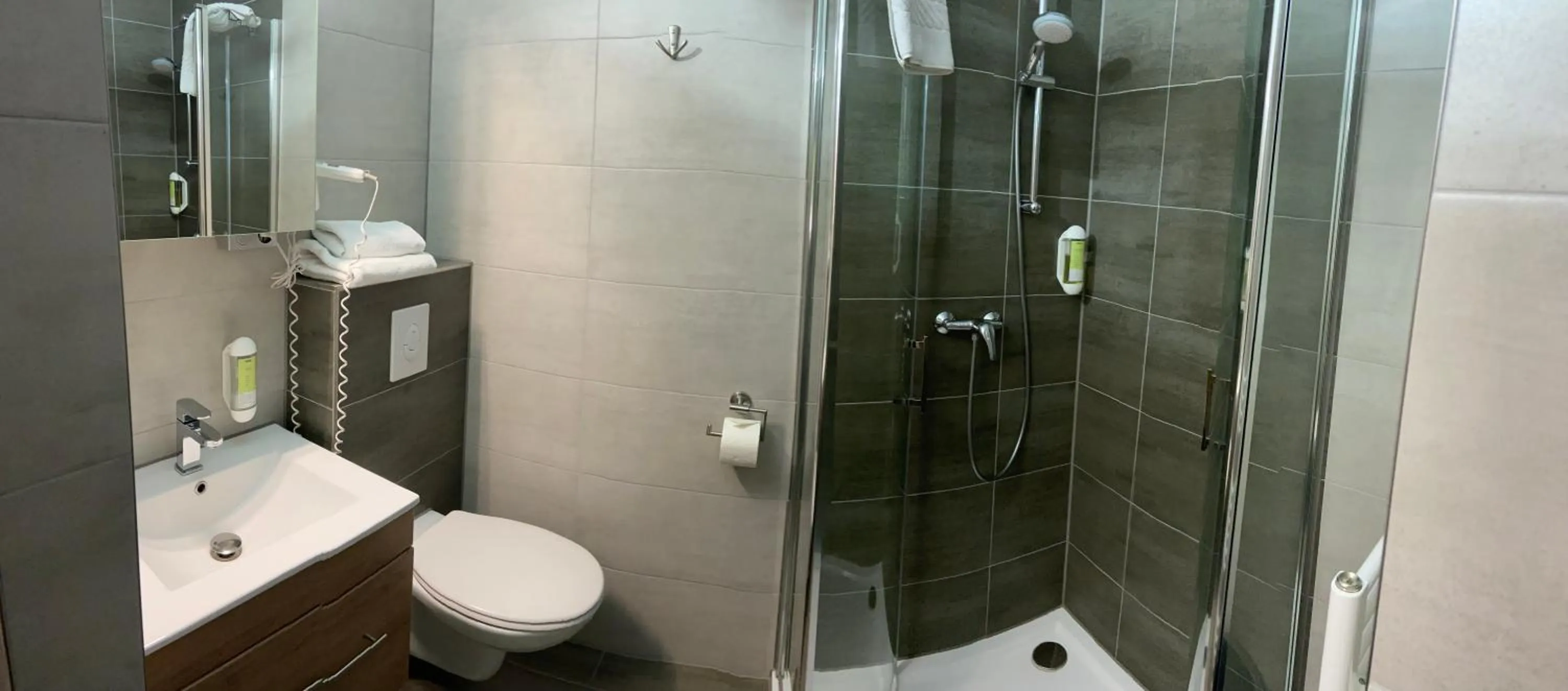 Bathroom in Landhotel Kahrmühle