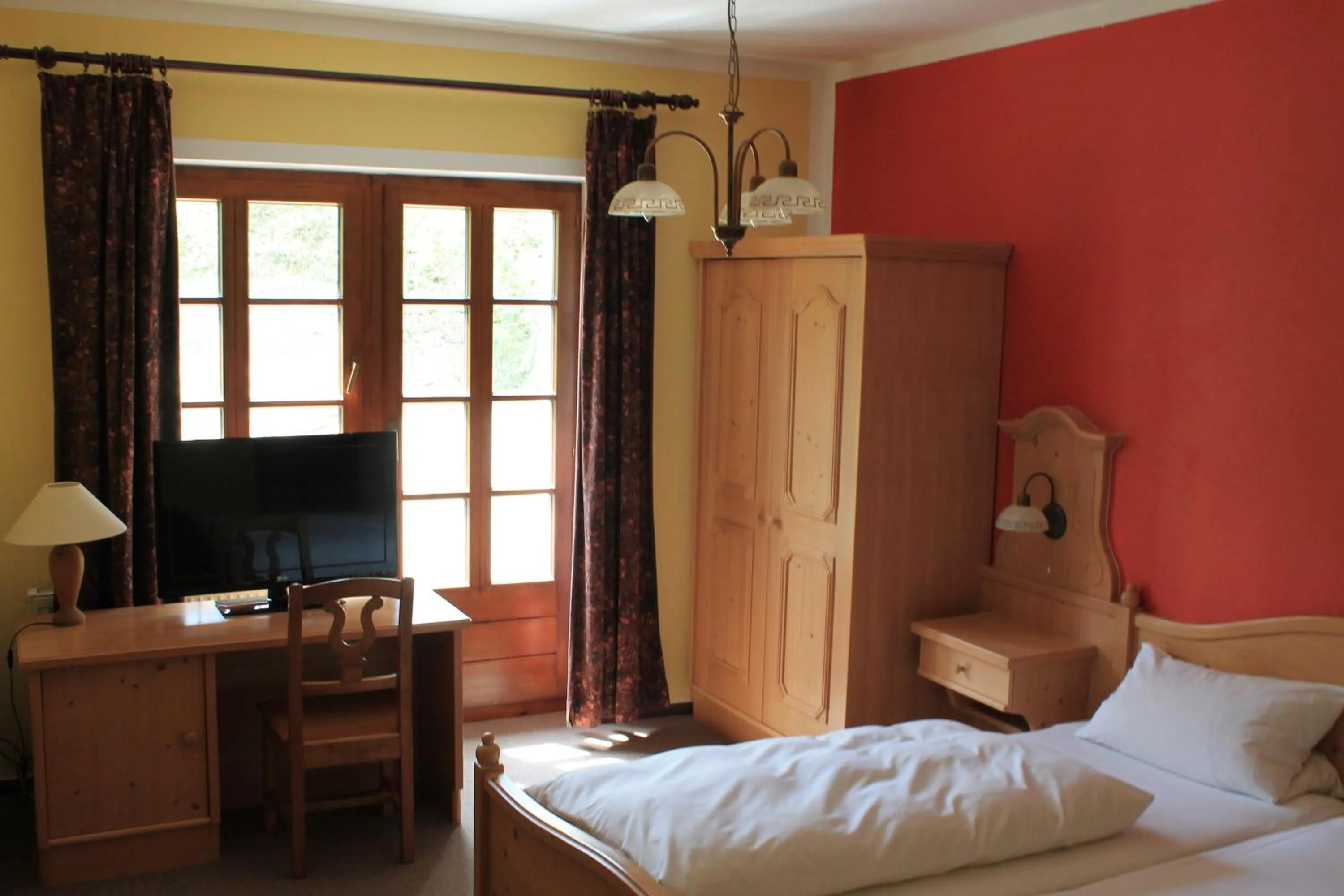 Photo of the whole room, Bed in Landhotel Kahrmühle