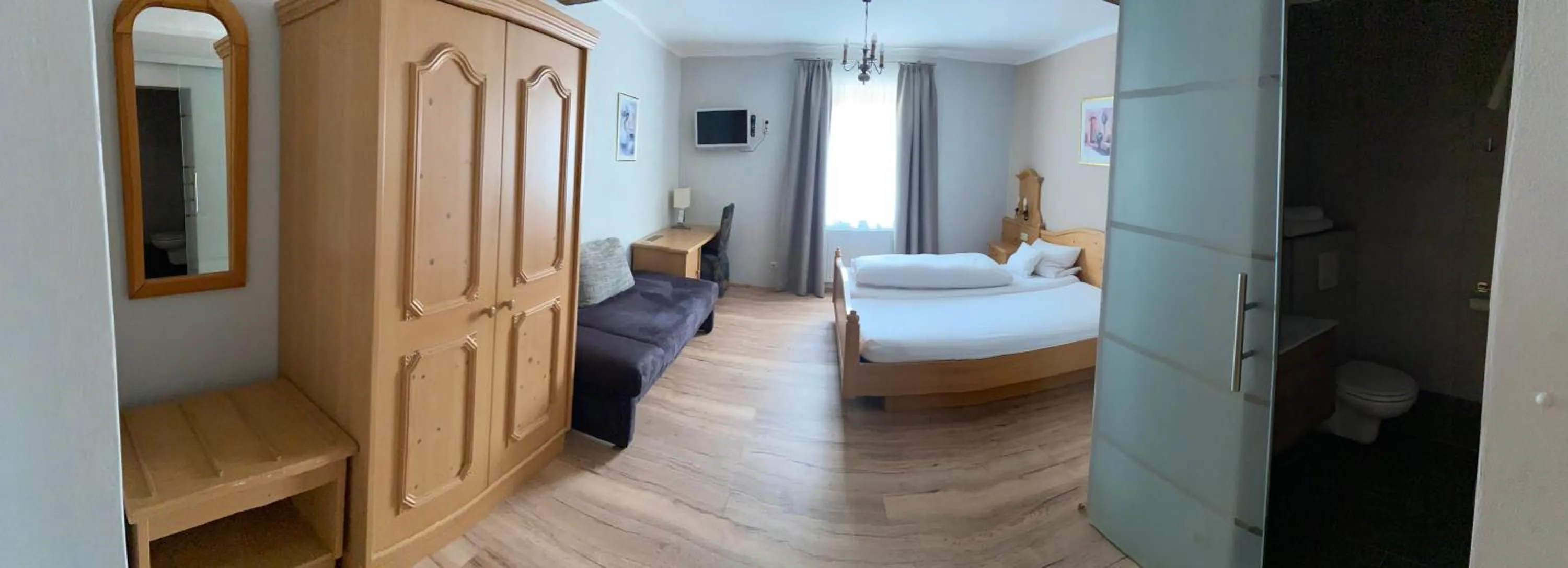 Photo of the whole room, Bed in Landhotel Kahrmühle