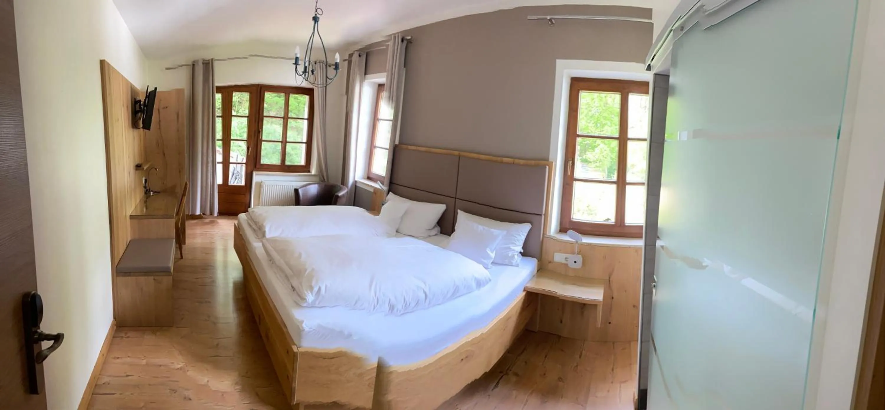 Photo of the whole room, Bed in Landhotel Kahrmühle