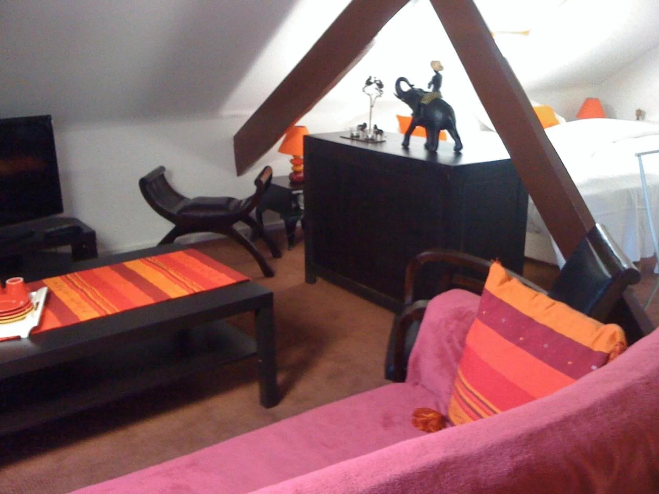 Living room, Bed in Hotel Esperance