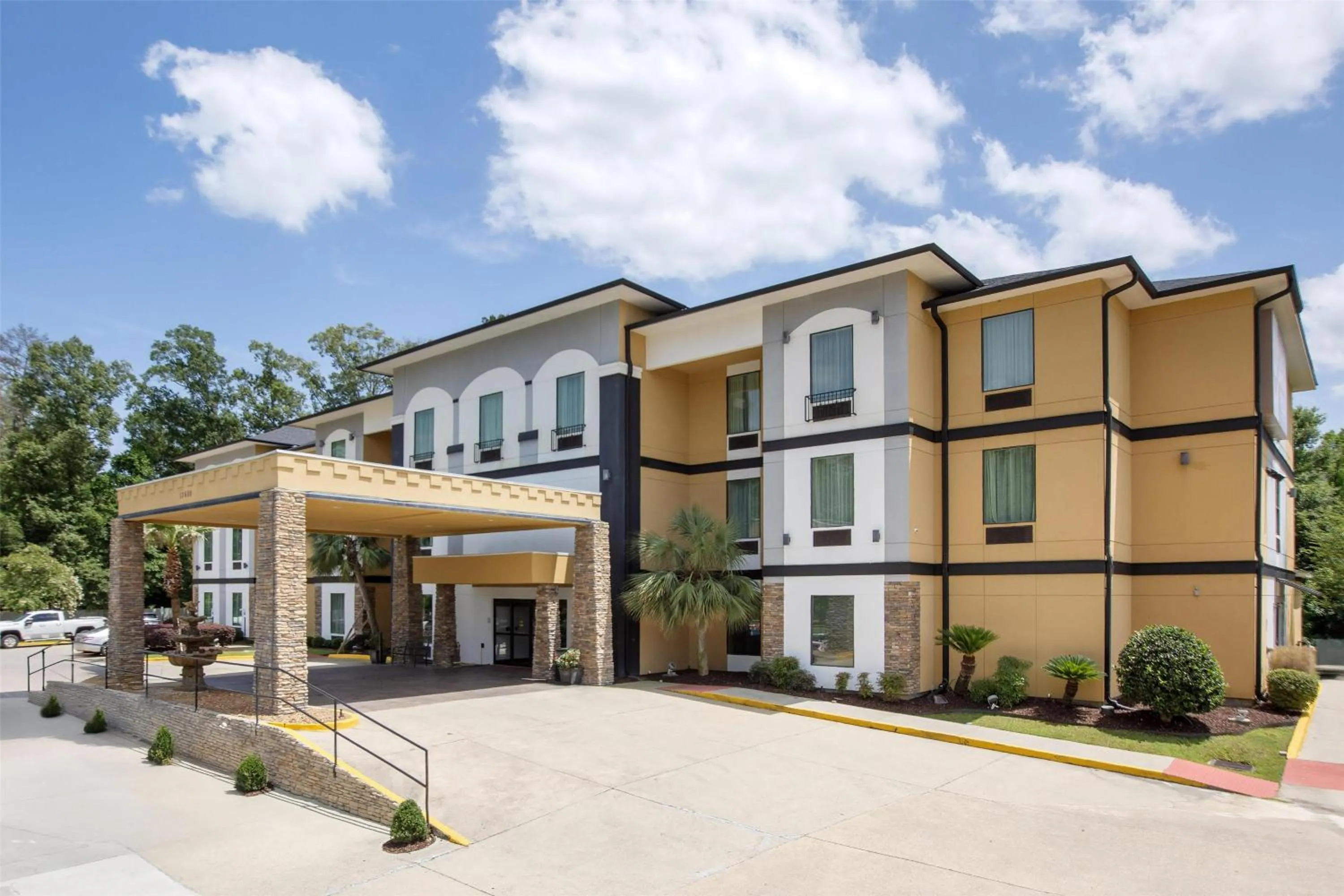 Property building in Best Western Plus Regency Park