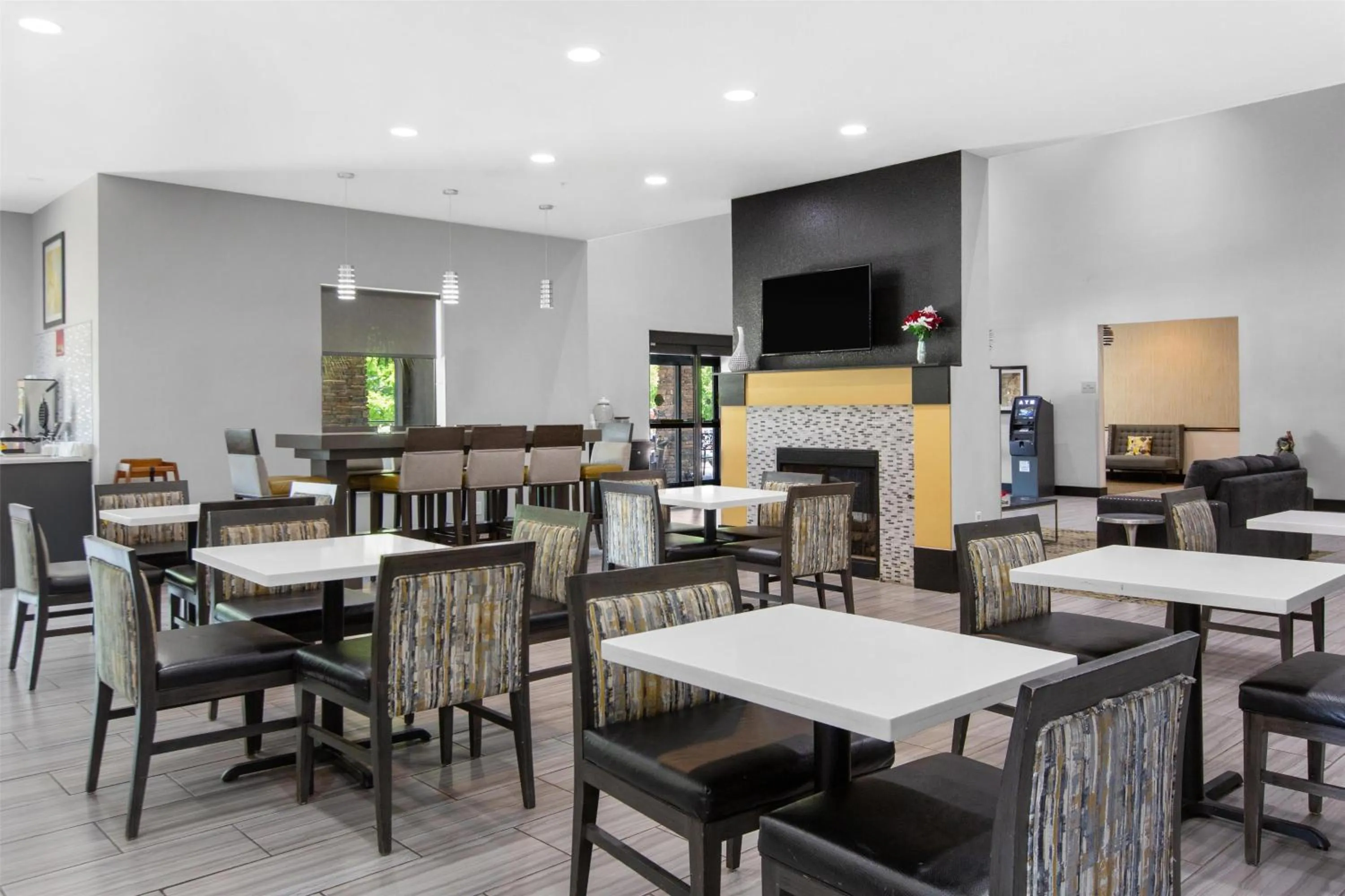 Breakfast in Best Western Plus Regency Park