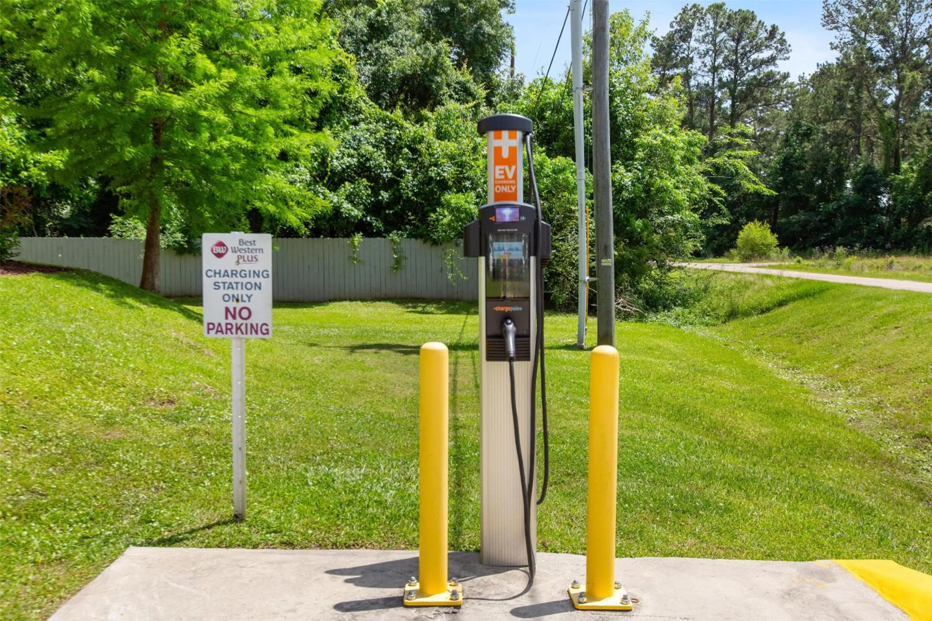 Property building in Best Western Plus Regency Park