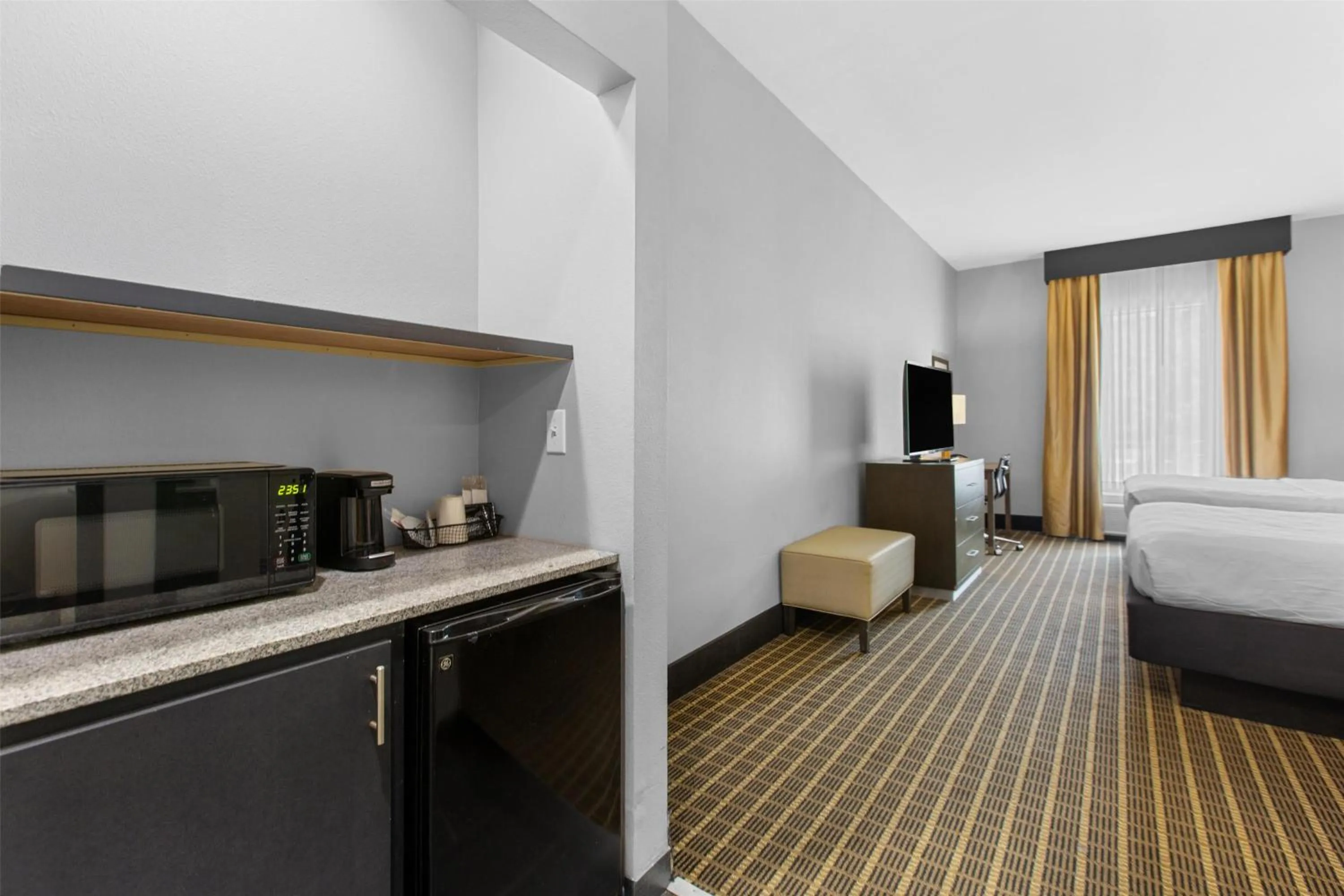 Bedroom, Bed in Best Western Plus Regency Park