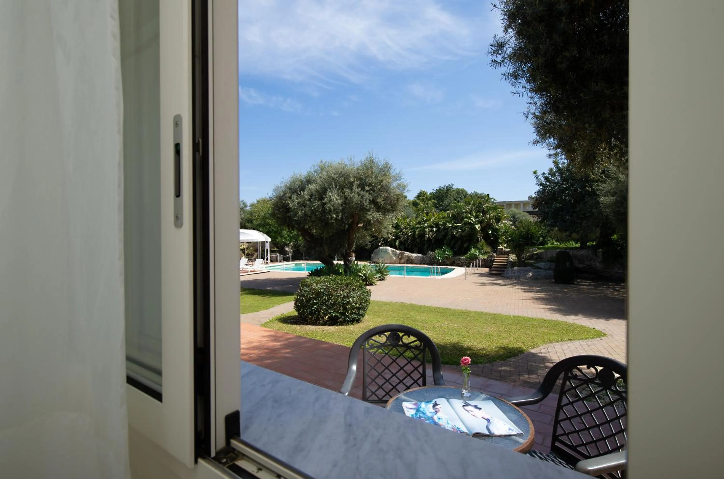 Patio in Isola Charm B&B - Pool & Nature Stay